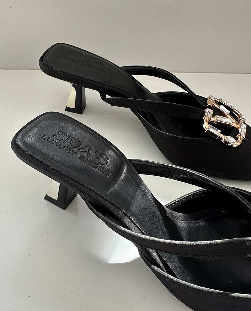 Μαύρο Mule με αγκράφα στρας