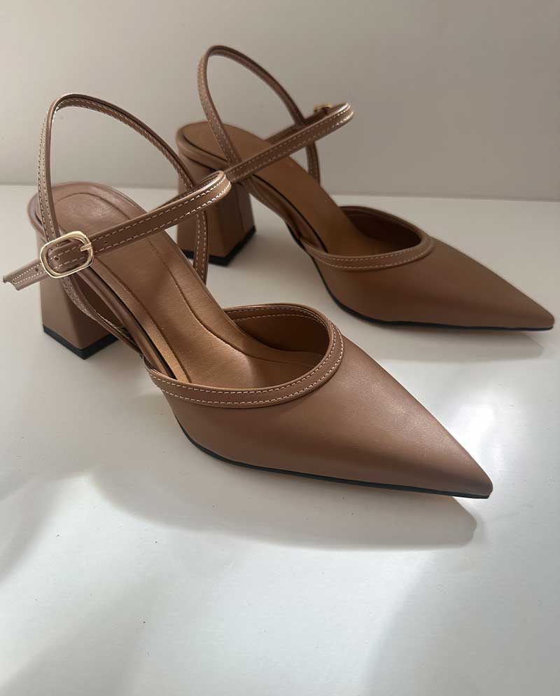 Όμορφο mule με χοντρό τακούνι χρώματος μόκα, ιδανικό για όλες τις ώρες της ημέρας