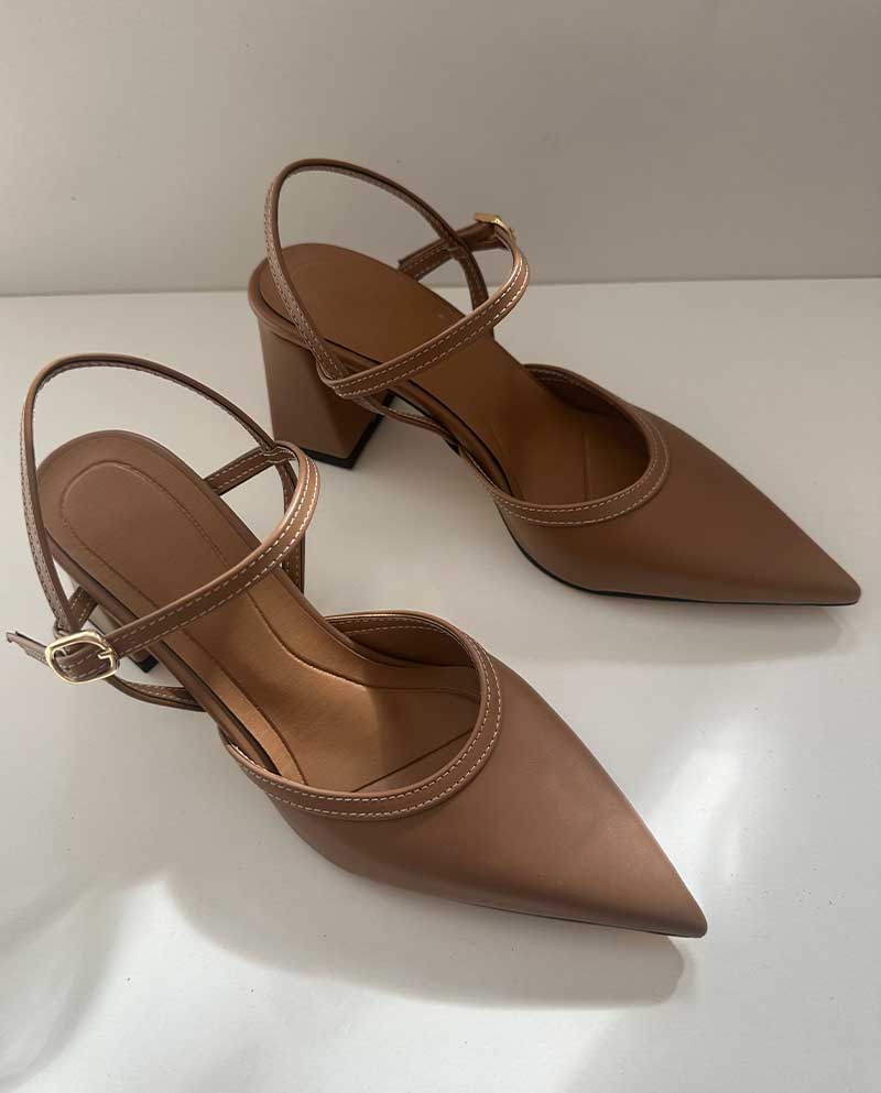 Όμορφο mule με χοντρό τακούνι χρώματος μόκα, ιδανικό για όλες τις ώρες της ημέρας