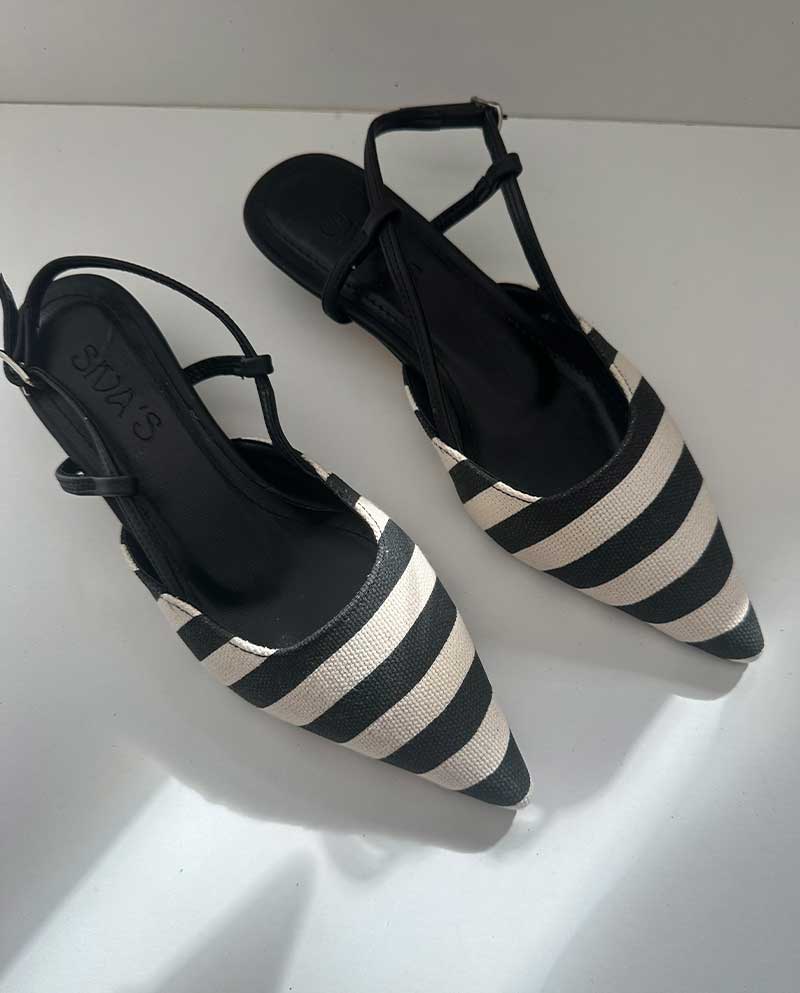 Όμορφο ασπρόμαυρο mule με ιδιαίτερο κοντό τακουνάκι, ιδανικό για όλες τις ώρες της ημέρας