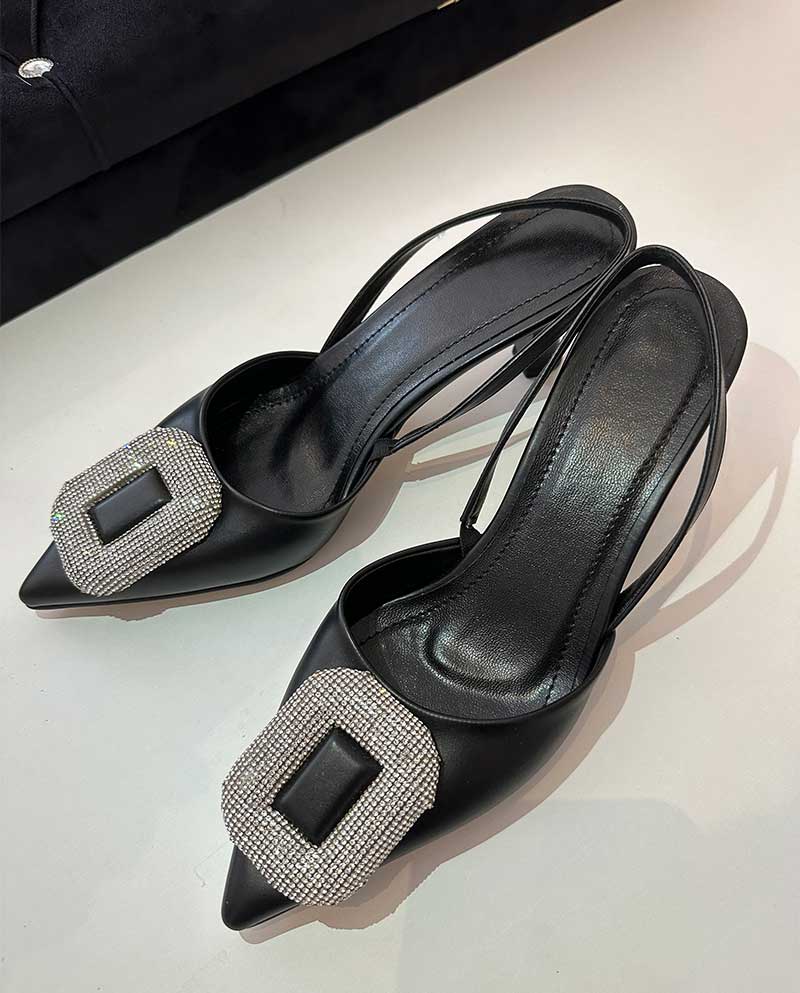 Μαύρο mule με τακούνι και ασημί αγκράφα
