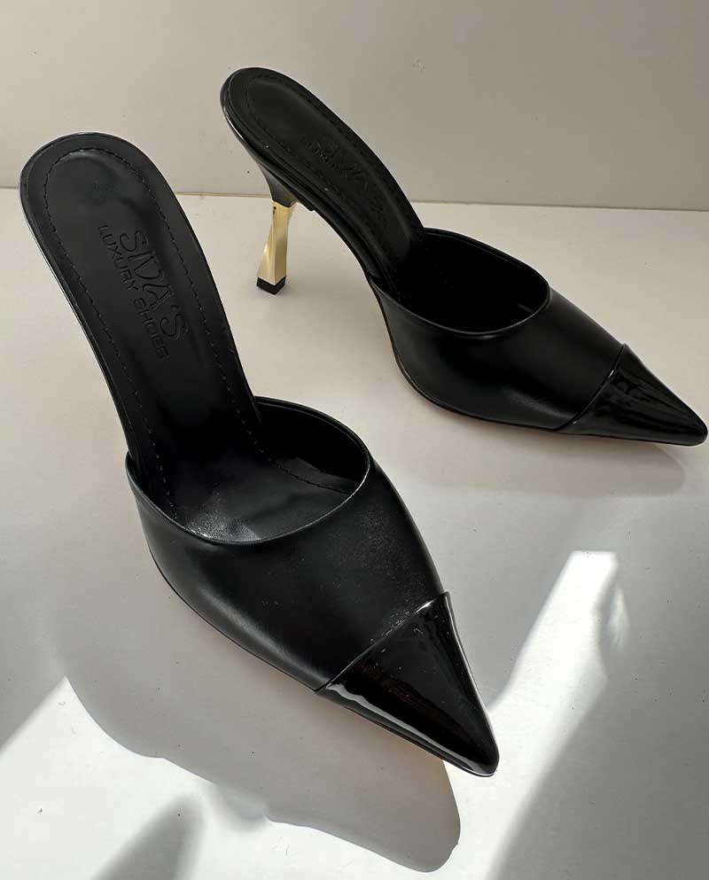 Μαύρο Mule με χρυσό τακούνι