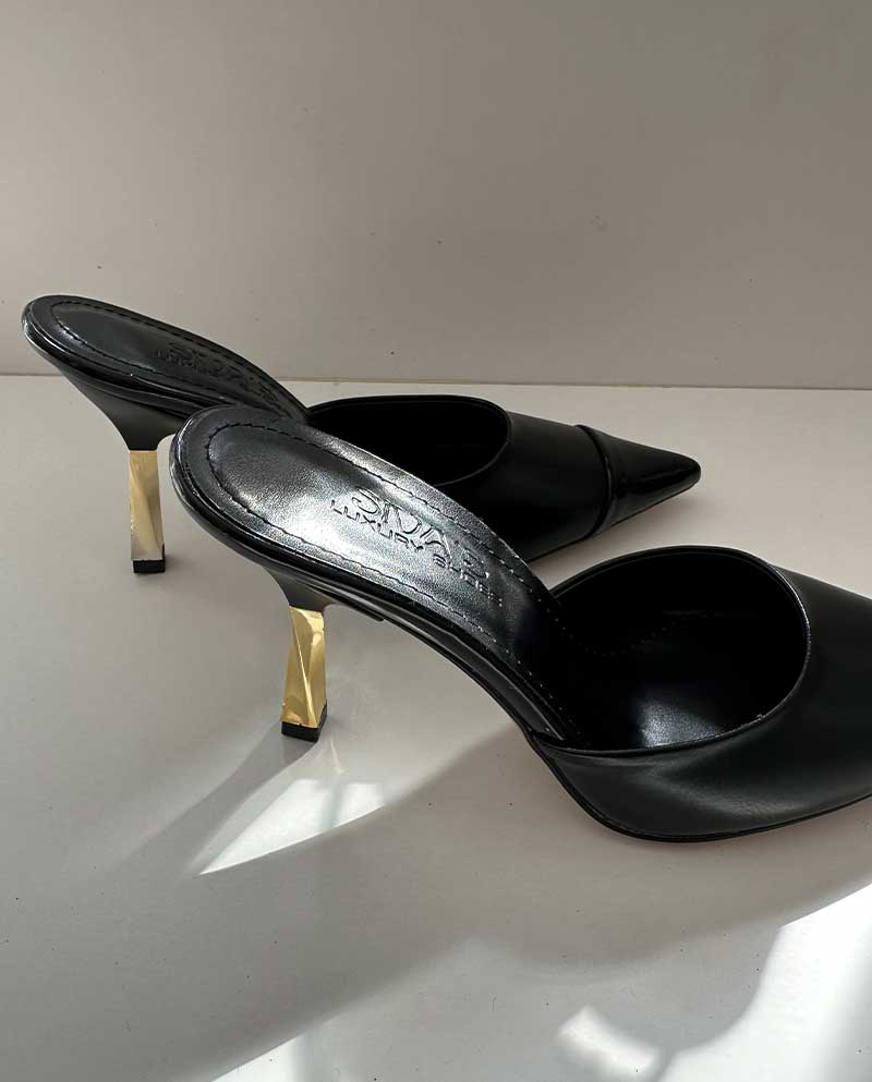 Μαύρο Mule με χρυσό τακούνι