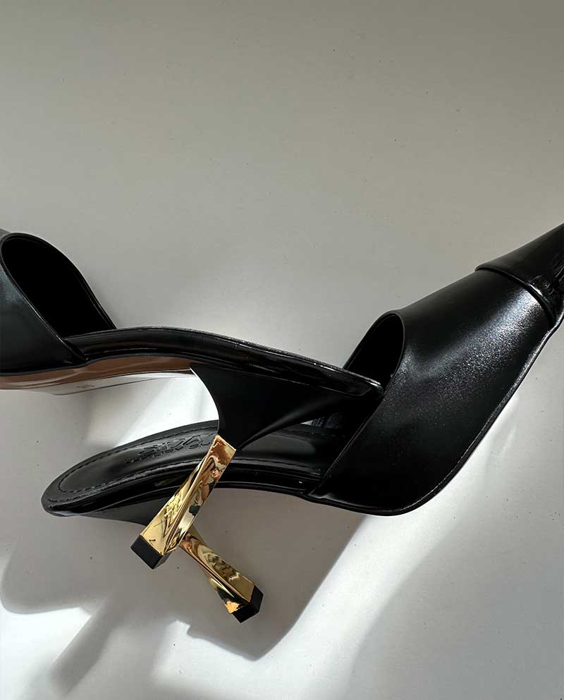 Μαύρο Mule με χρυσό τακούνι