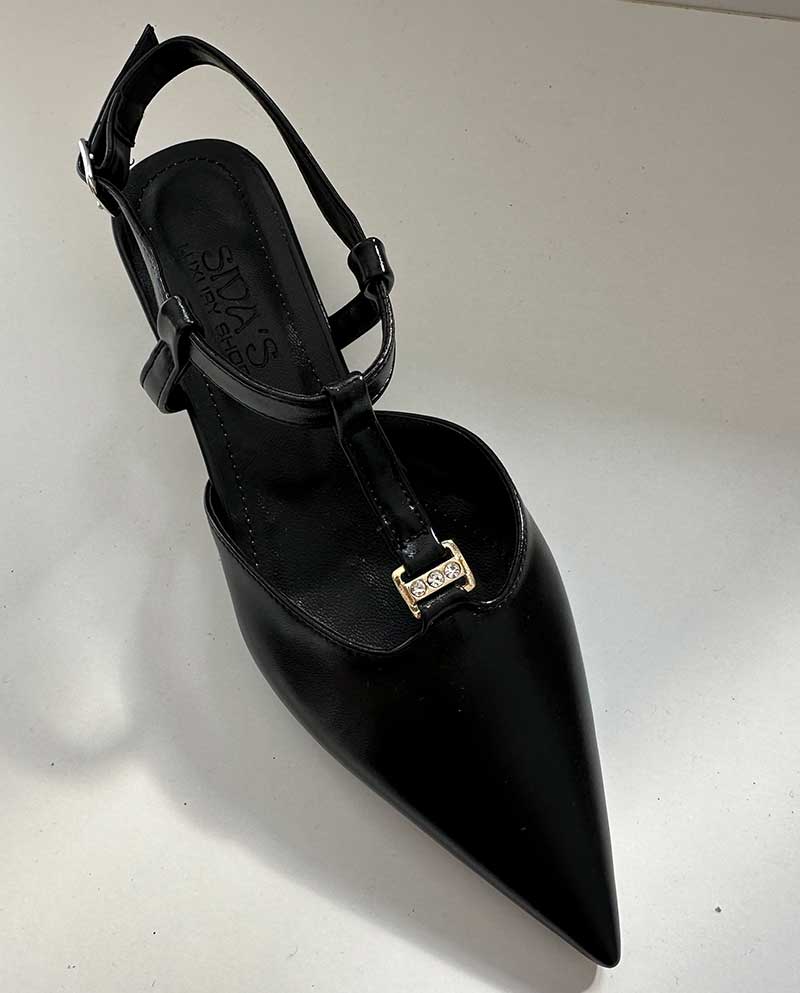 Μαύρο μυτερό Mule με μεταλλική διακριτική λεπτομέρεια