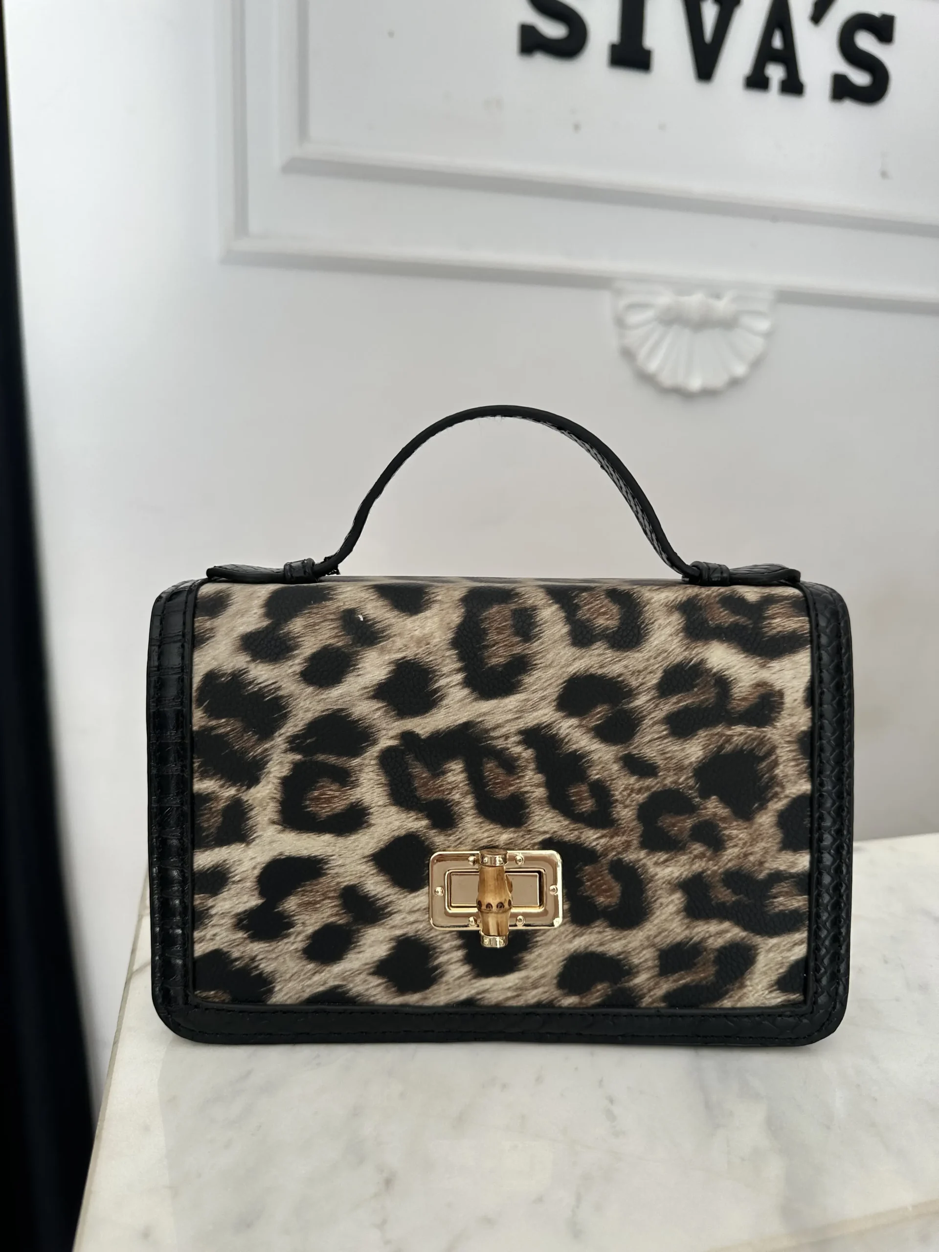 Λεοπάρ τετράγωνη τσάντα χιαστί με χρυσό κλείδωμα