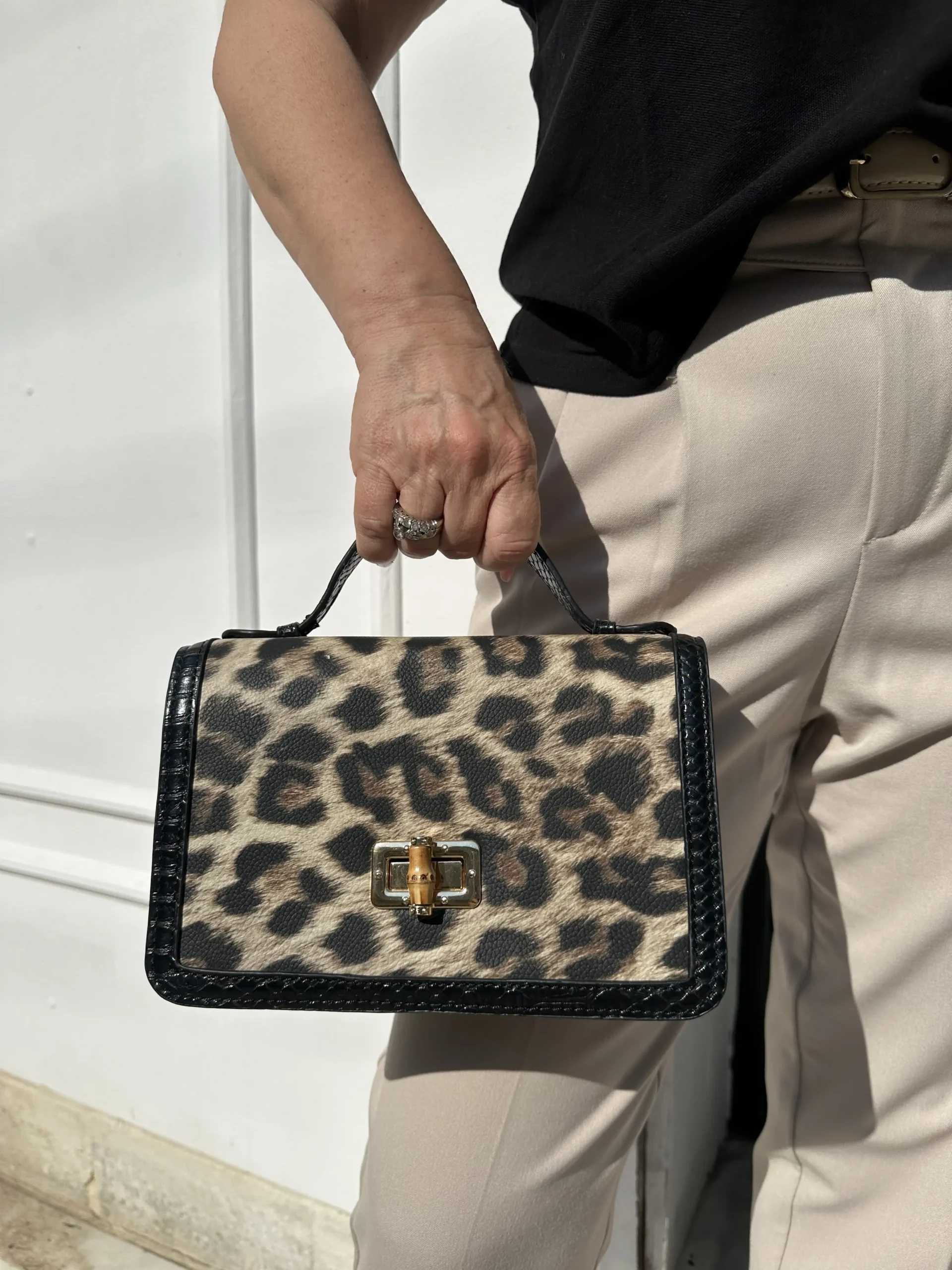 Λεοπάρ τετράγωνη τσάντα χιαστί με χρυσό κλείδωμα