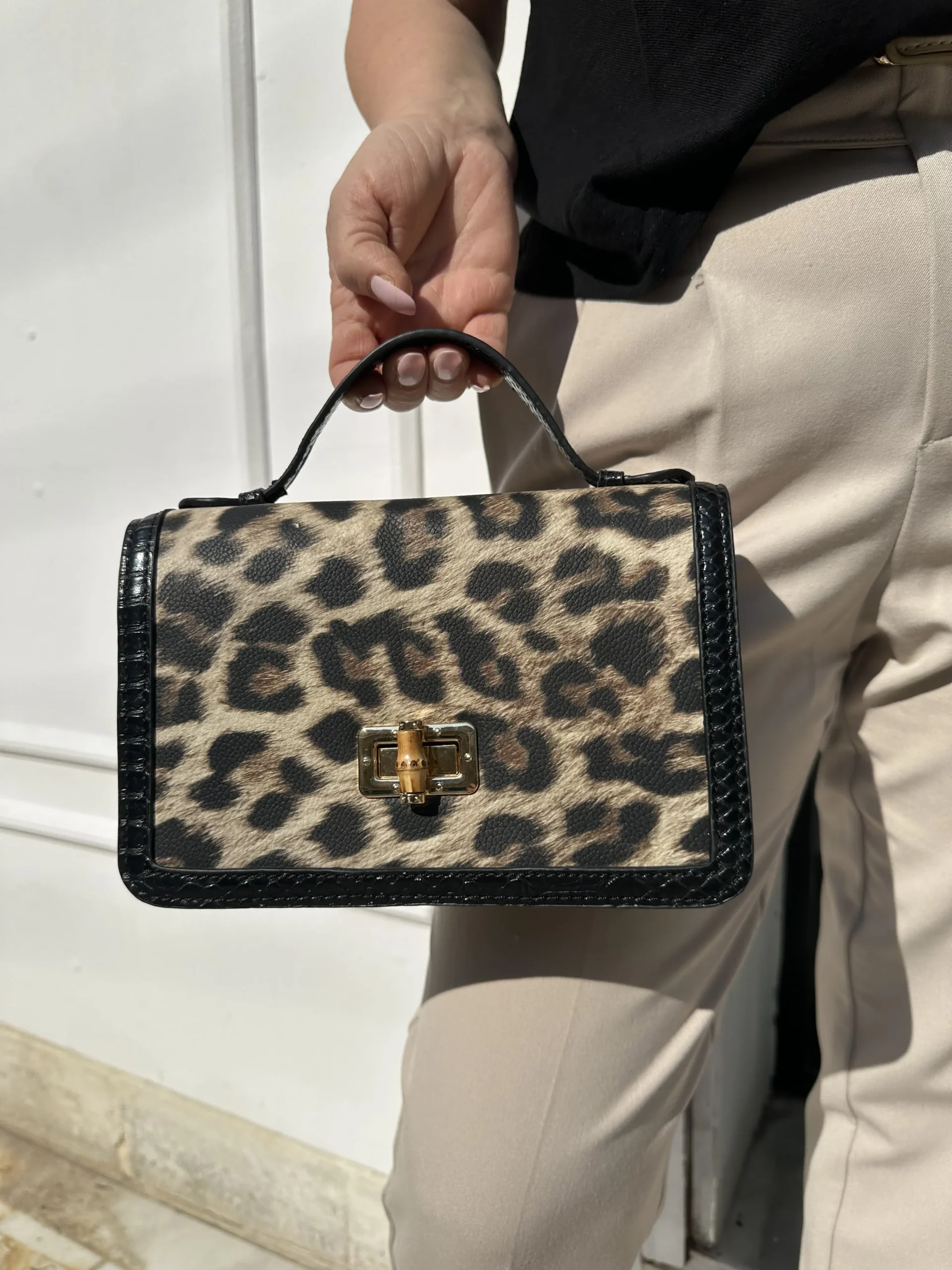 Λεοπάρ τετράγωνη τσάντα χιαστί με χρυσό κλείδωμα