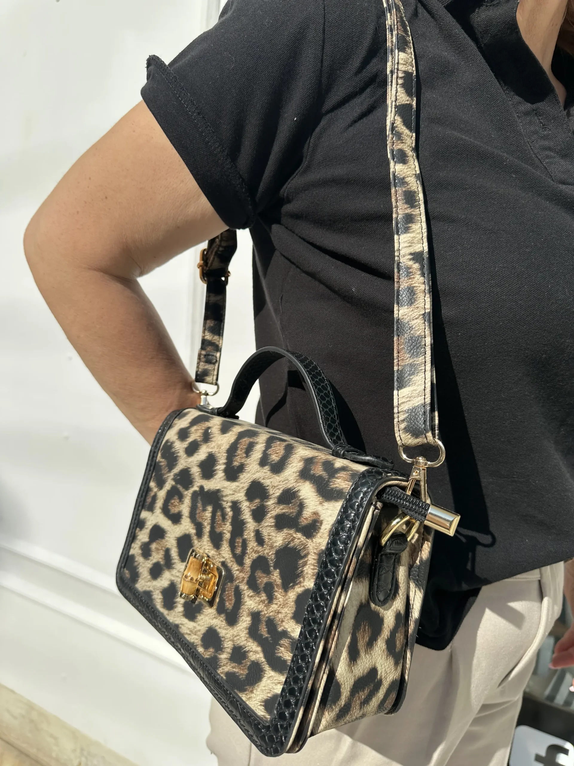 Λεοπάρ τετράγωνη τσάντα χιαστί με χρυσό κλείδωμα