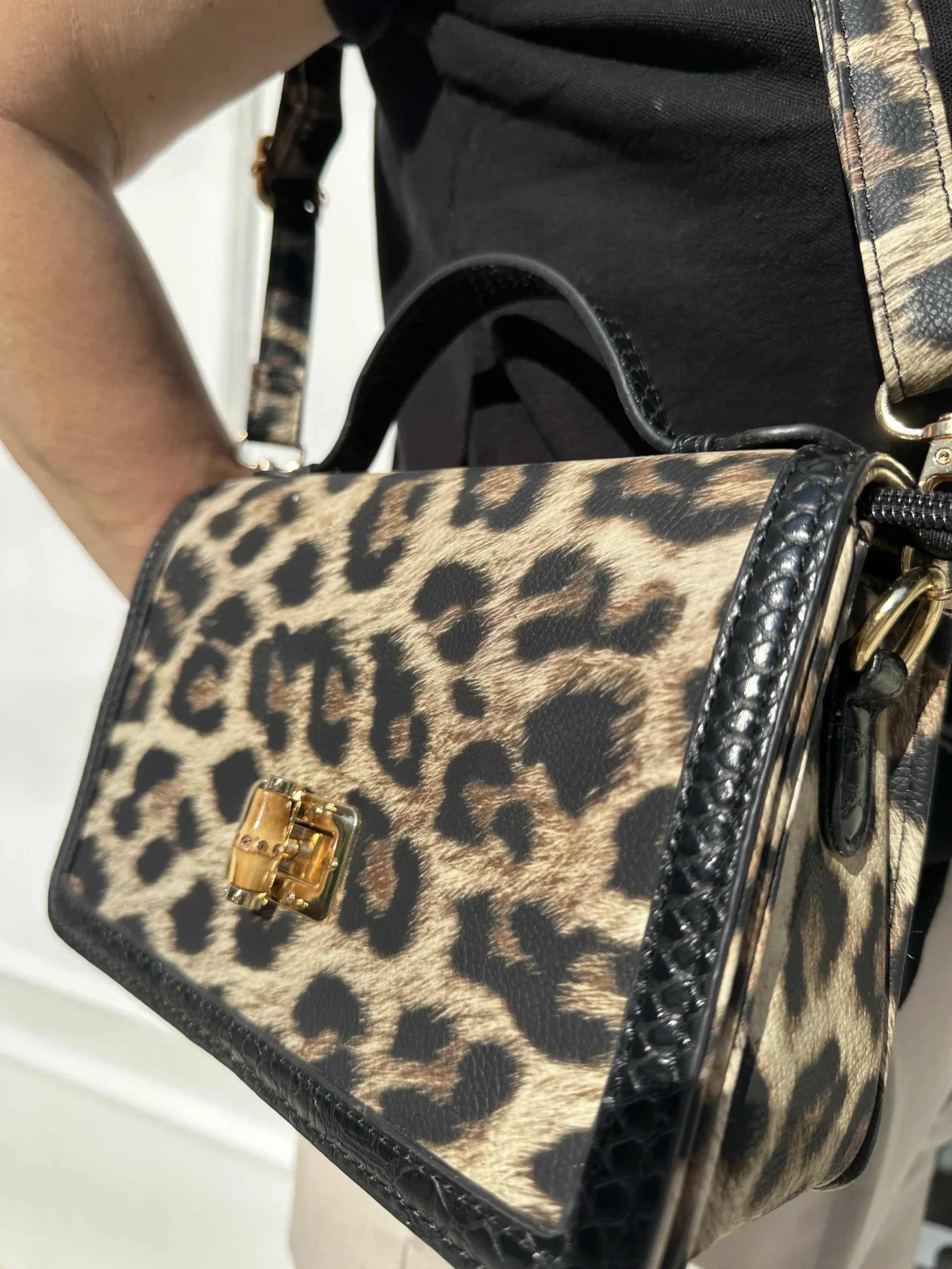 Λεοπάρ τετράγωνη τσάντα χιαστί με χρυσό κλείδωμα