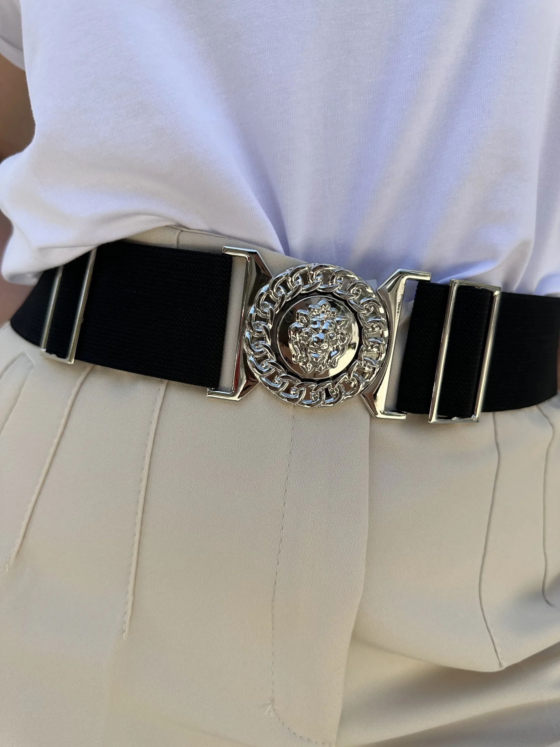 Μάυρη ζώνη λάστιχο με ασημί λεπτομέρεια