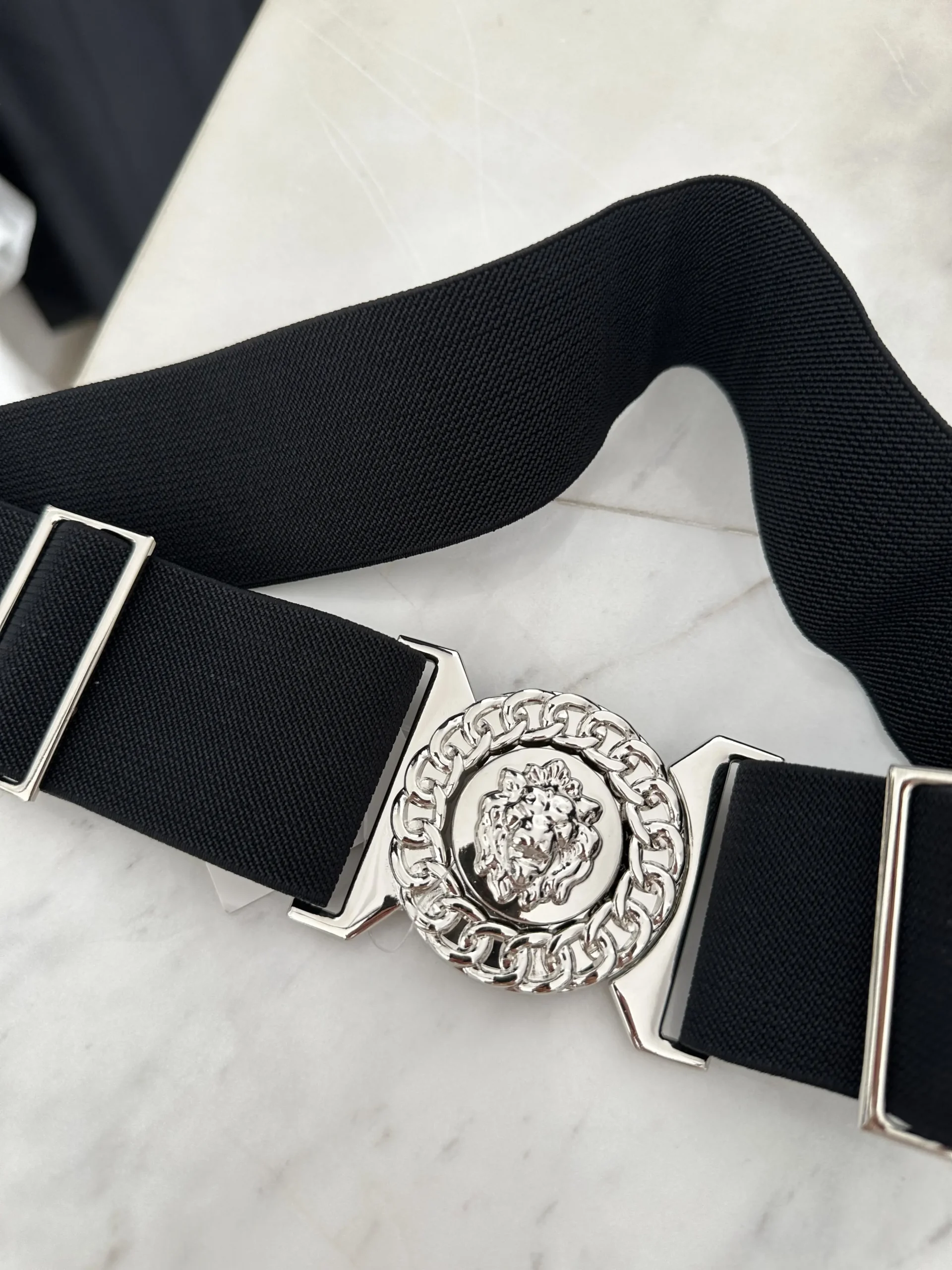 Μάυρη ζώνη λάστιχο με ασημί λεπτομέρεια