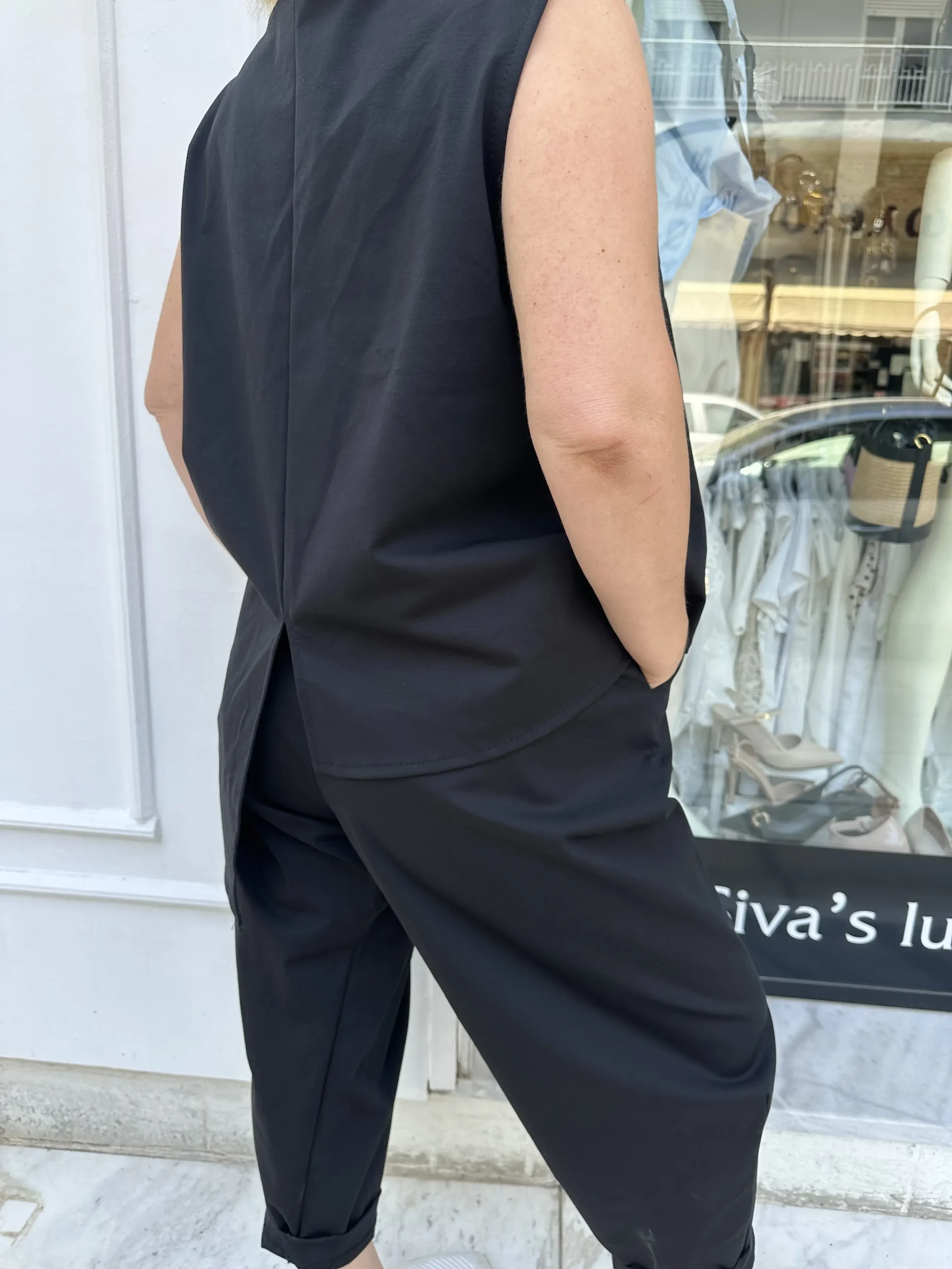 ONE SIZE Μάυρο ελαστικό ασύμμετρο σέτ που προσφέρει άνεση και στύλ για όλες τις ώρες της ημέρας. Καλύπτει στήθοσ 110 μέση 110  περιφέρεια  130 Εχει ελαστικότητα