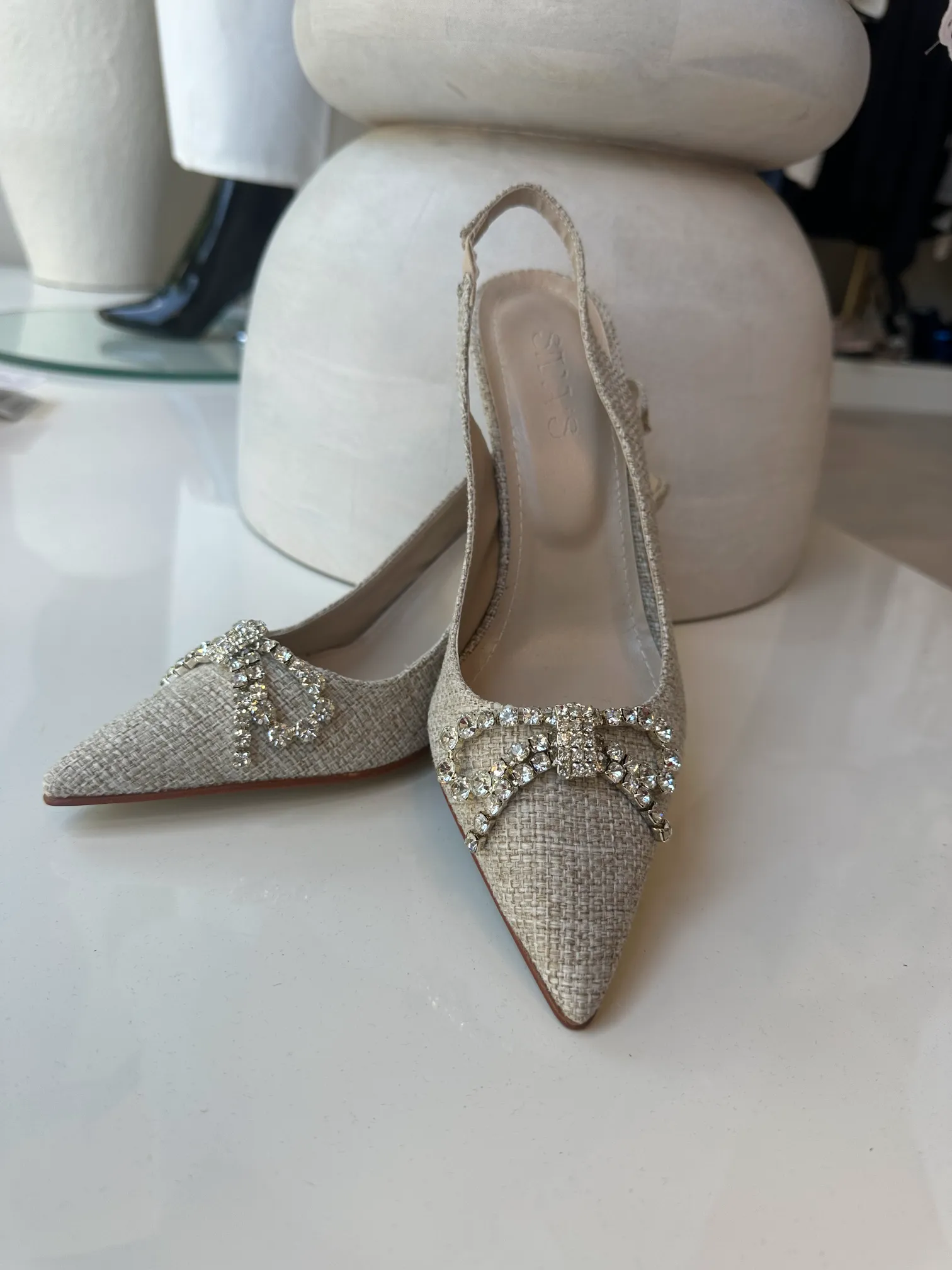 Mules με λεπτομέρεια φιογκάκι στράς