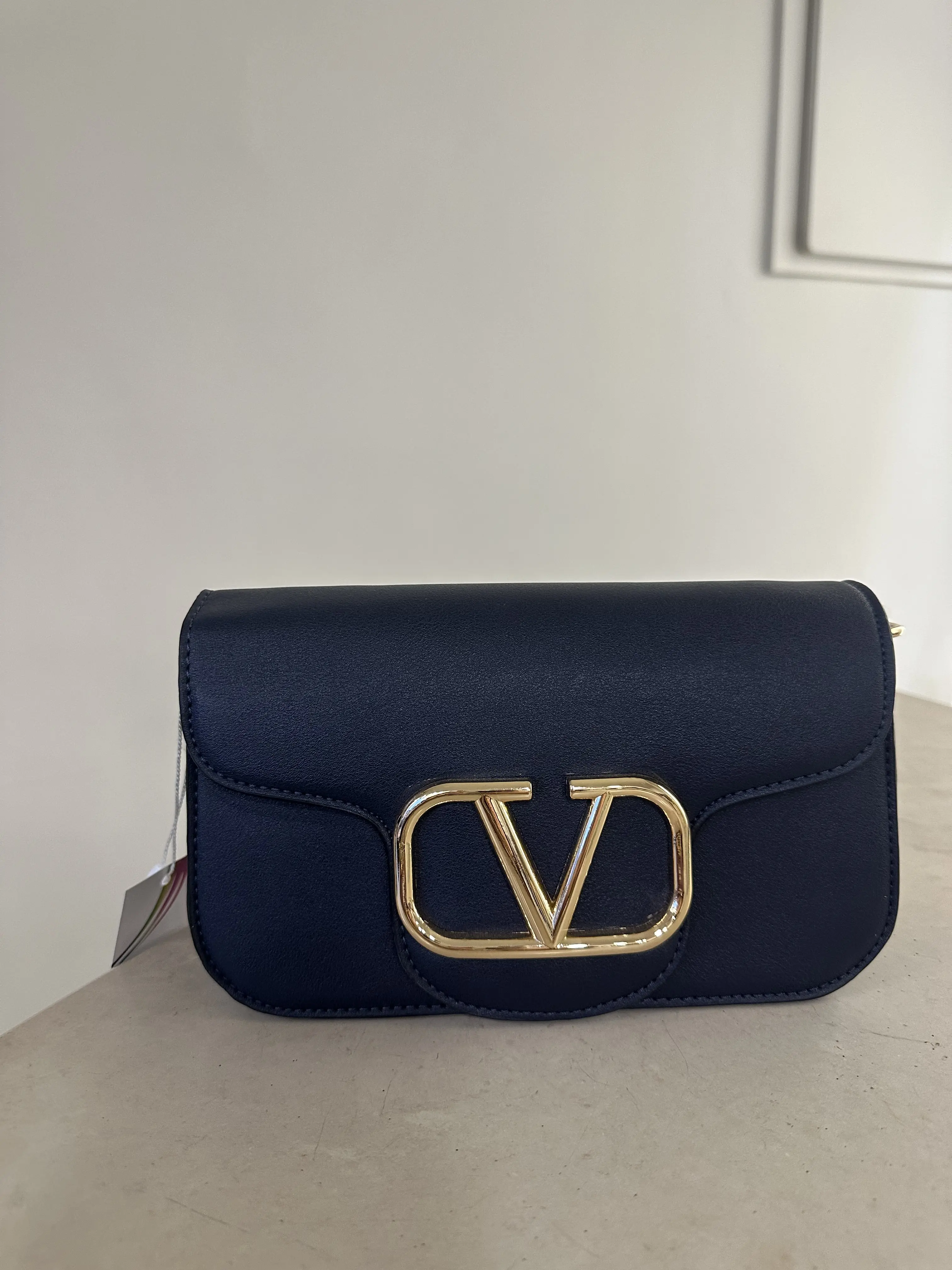 Τσάντα με μεταλλική λεπτομέρεια