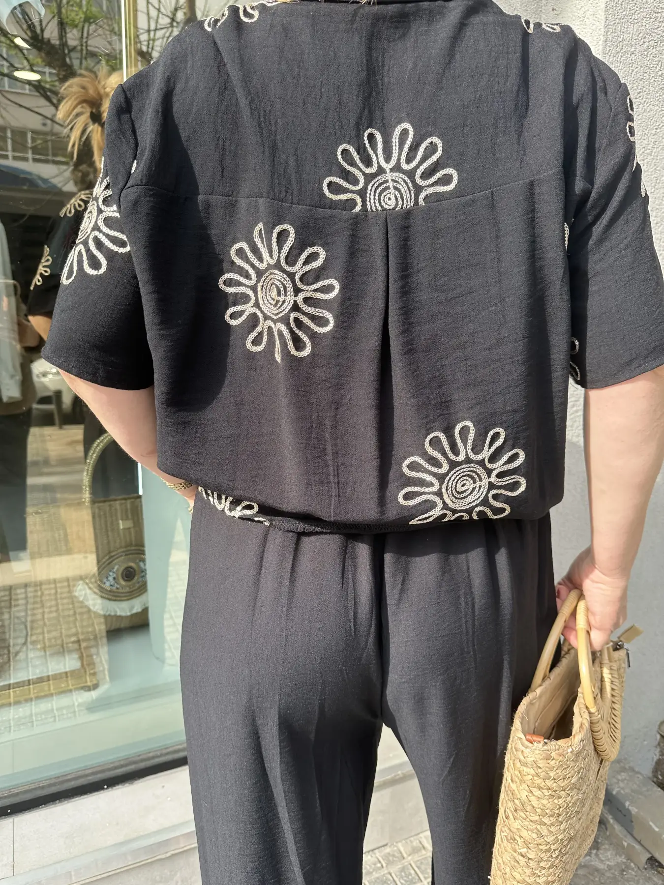 Σετ oversize μαύρο με κέντημα λουλουδιών