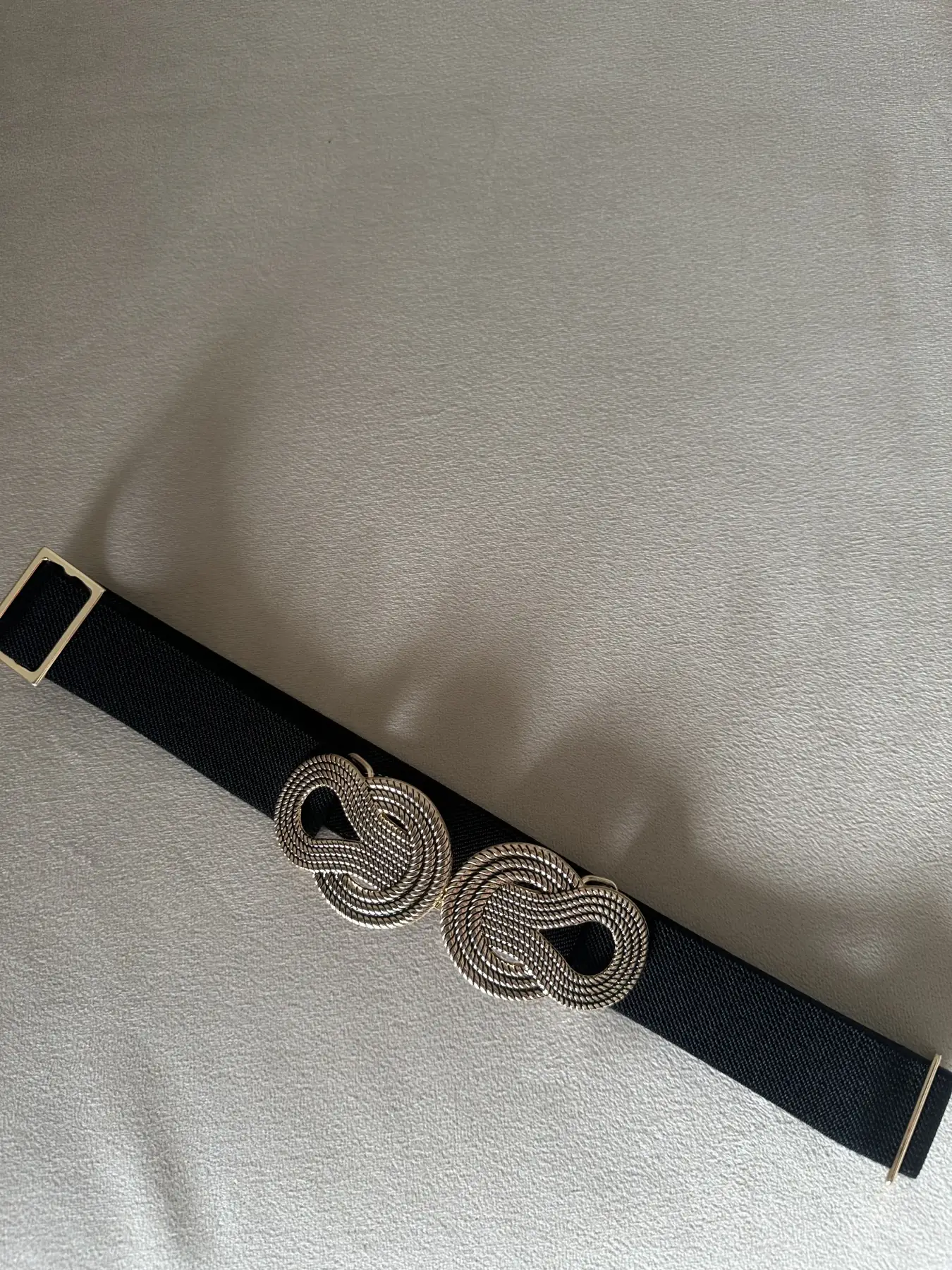 Ζώνη λάστιχο με χρυσή αγκράφα