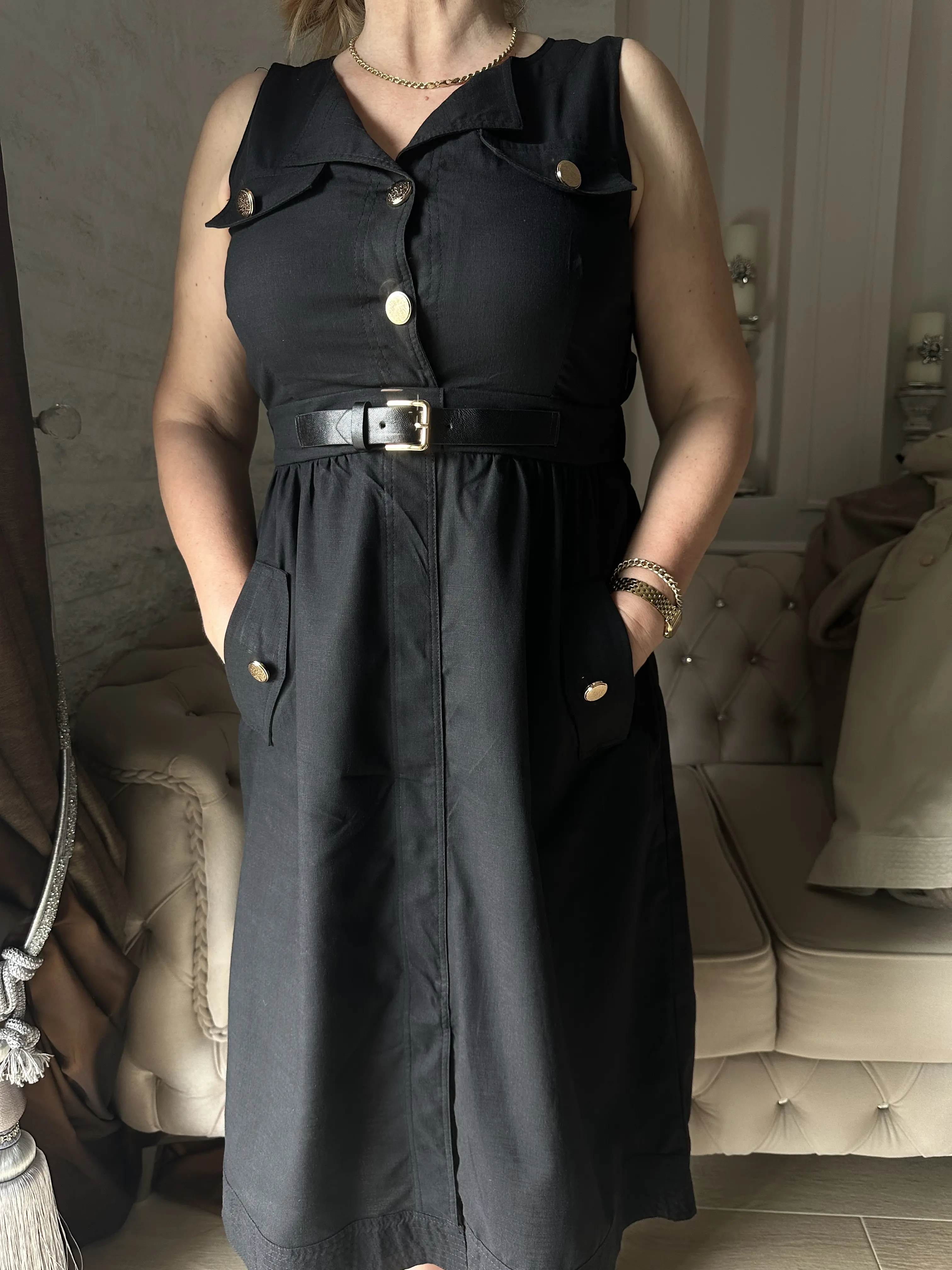 μαύρο φόρεμα με λεπτομέρεια ζωνάκι