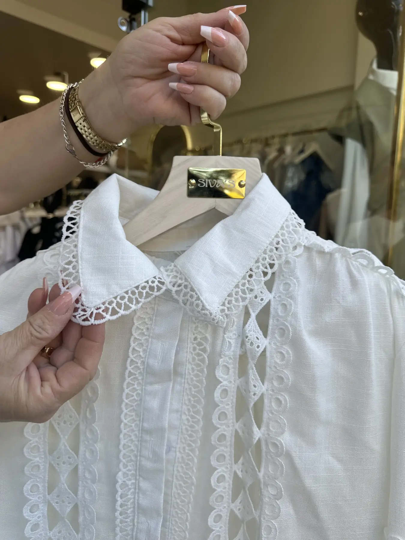 Λευκό σετ με λεπτομέρεια κιπούρ και κέντημα