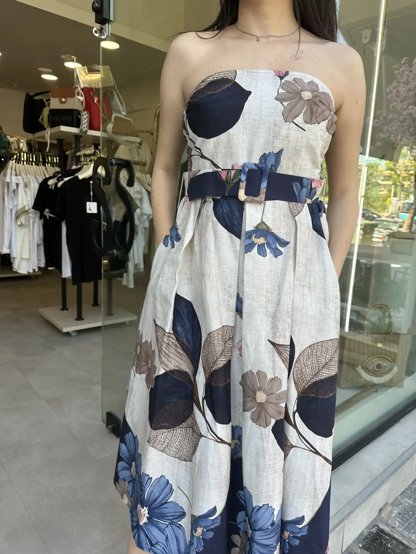 φλοράλ strapless φόρεμα σε άλφα γραμμή