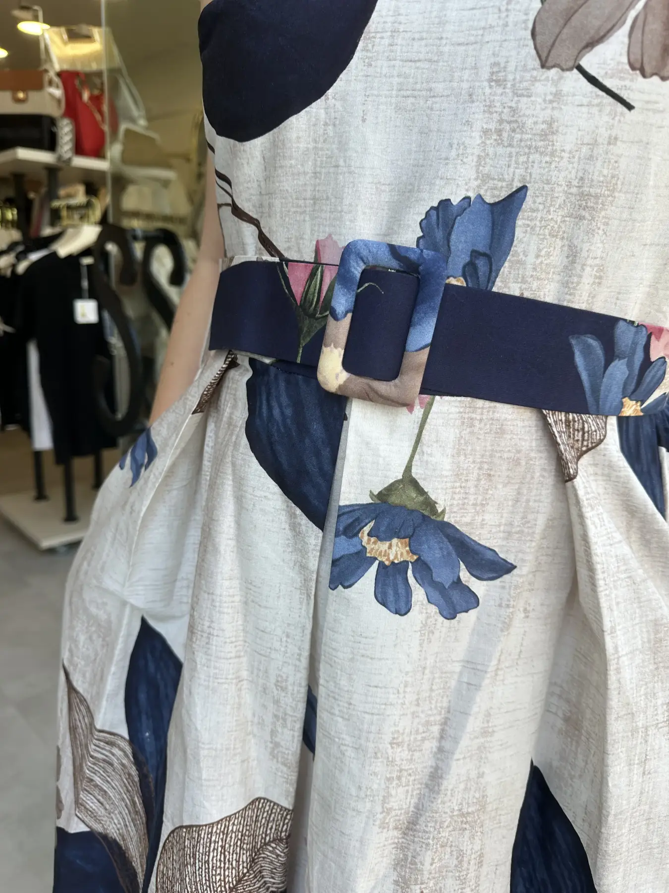 φλοράλ strapless φόρεμα σε άλφα γραμμή