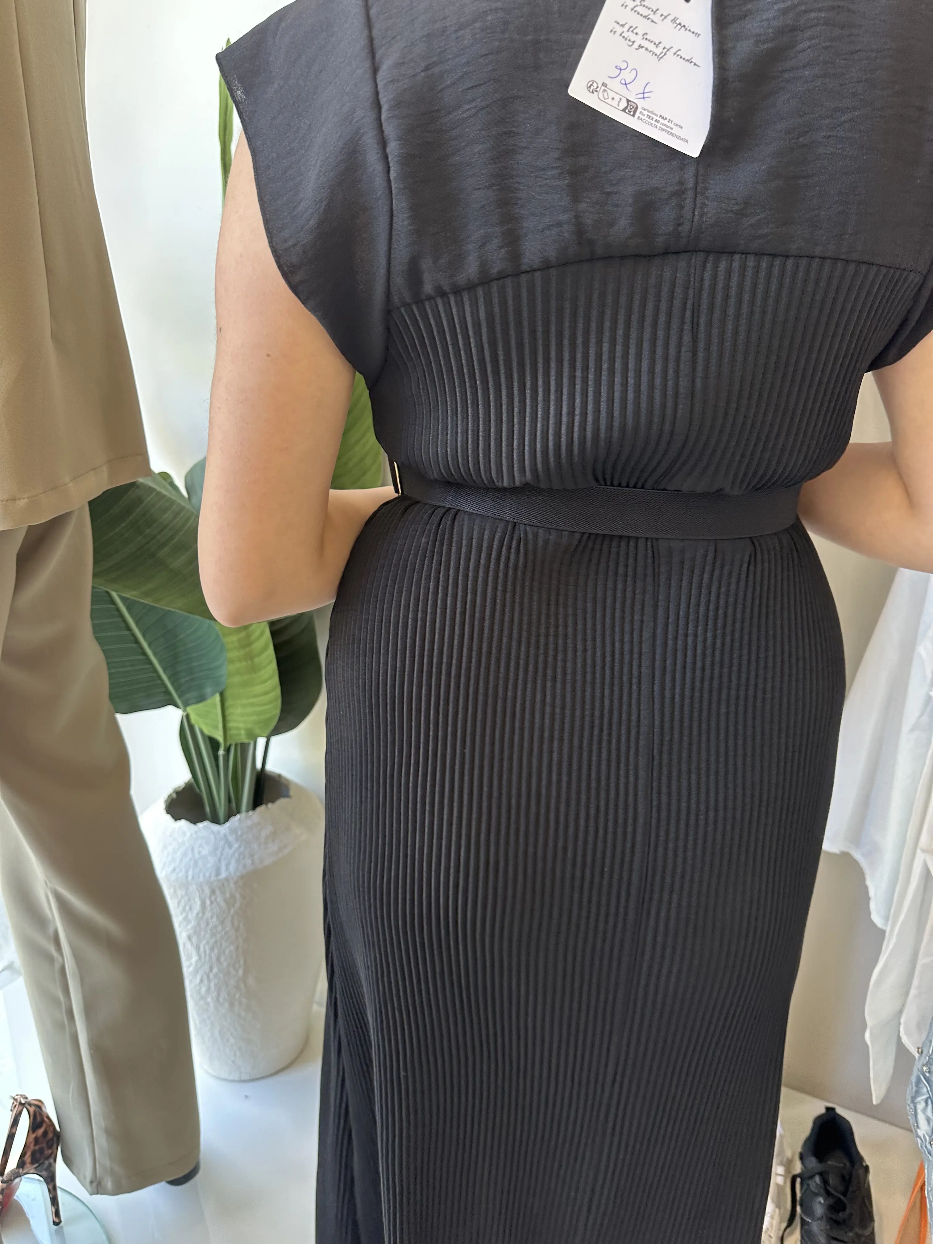 Μάυρο κοντομάνικο φόρεμα κρουαζέ