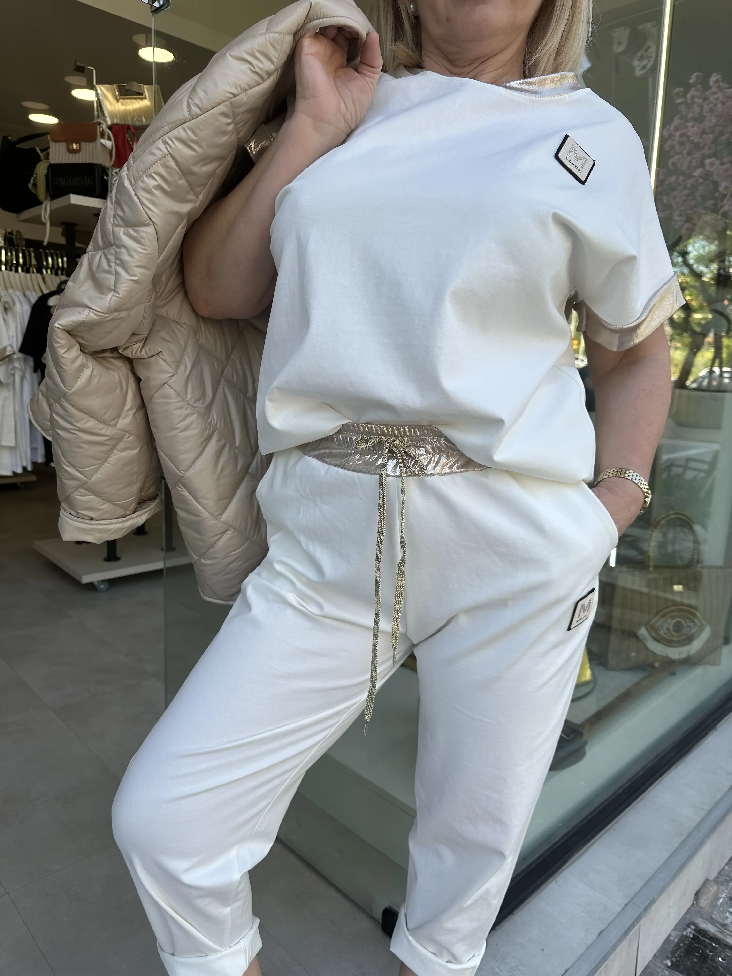 Λευκό σετ με λάστιχο τύπου φόρμα