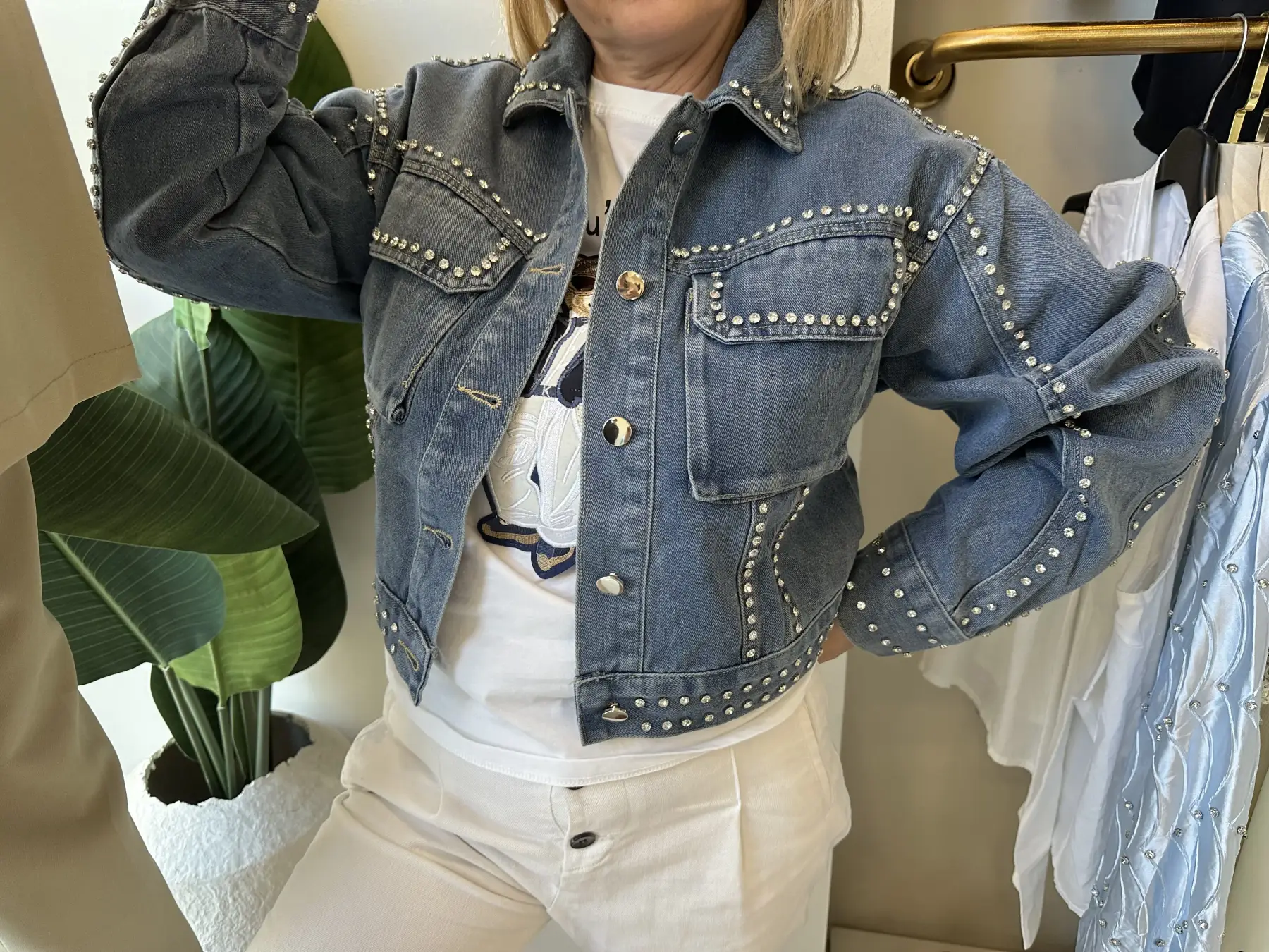 Σκούρο denim jacket με στράς