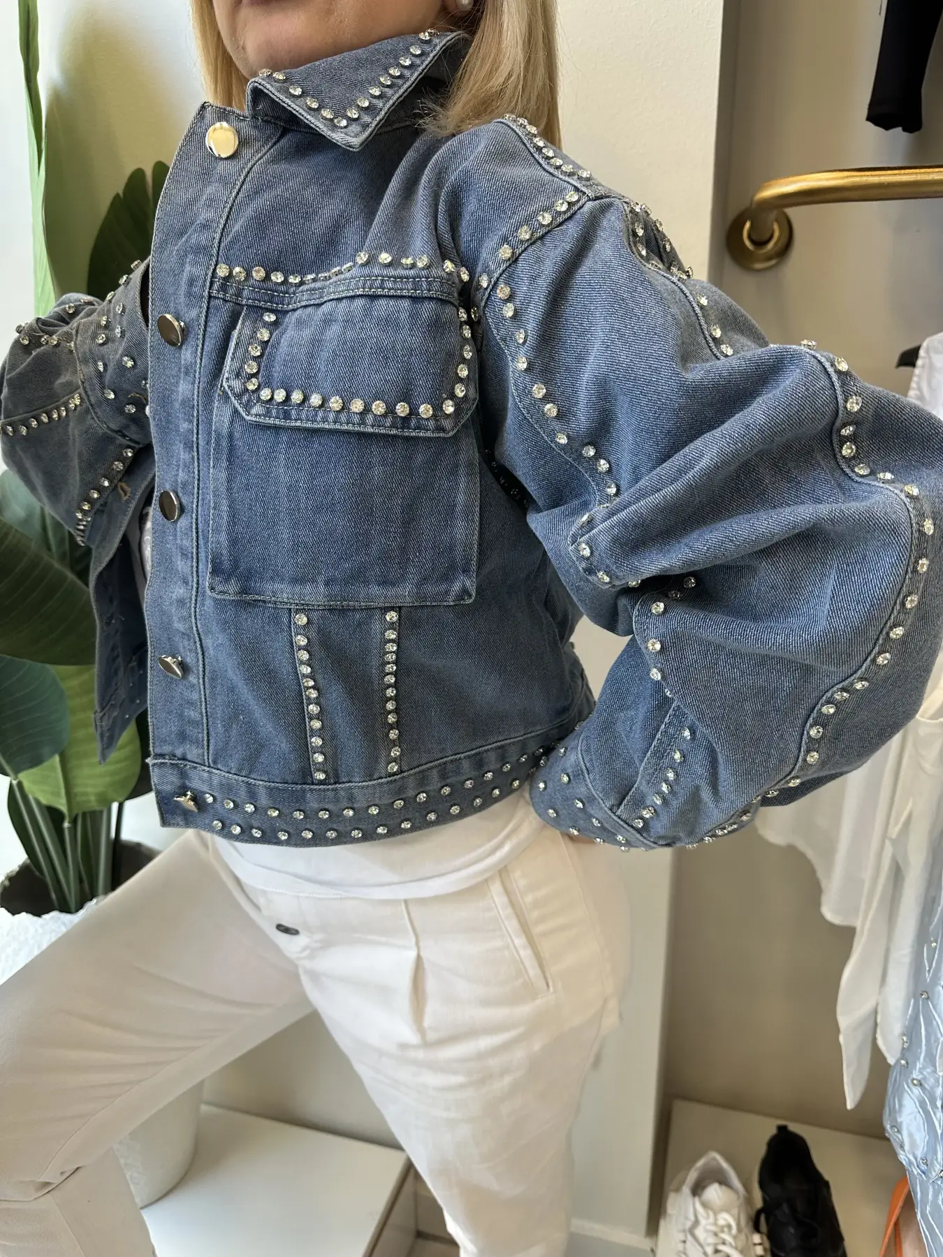Σκούρο denim jacket με στράς
