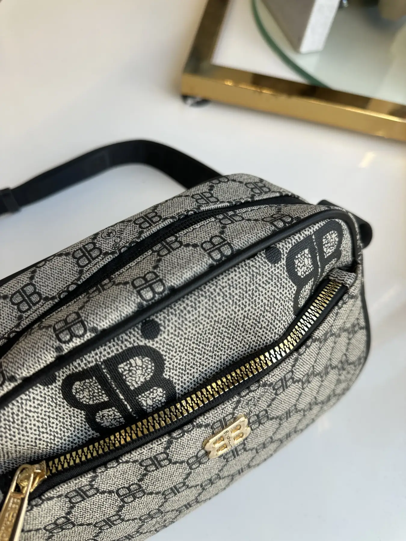 Τσάντα Χειρός - Χιαστί BB με ιμάντα