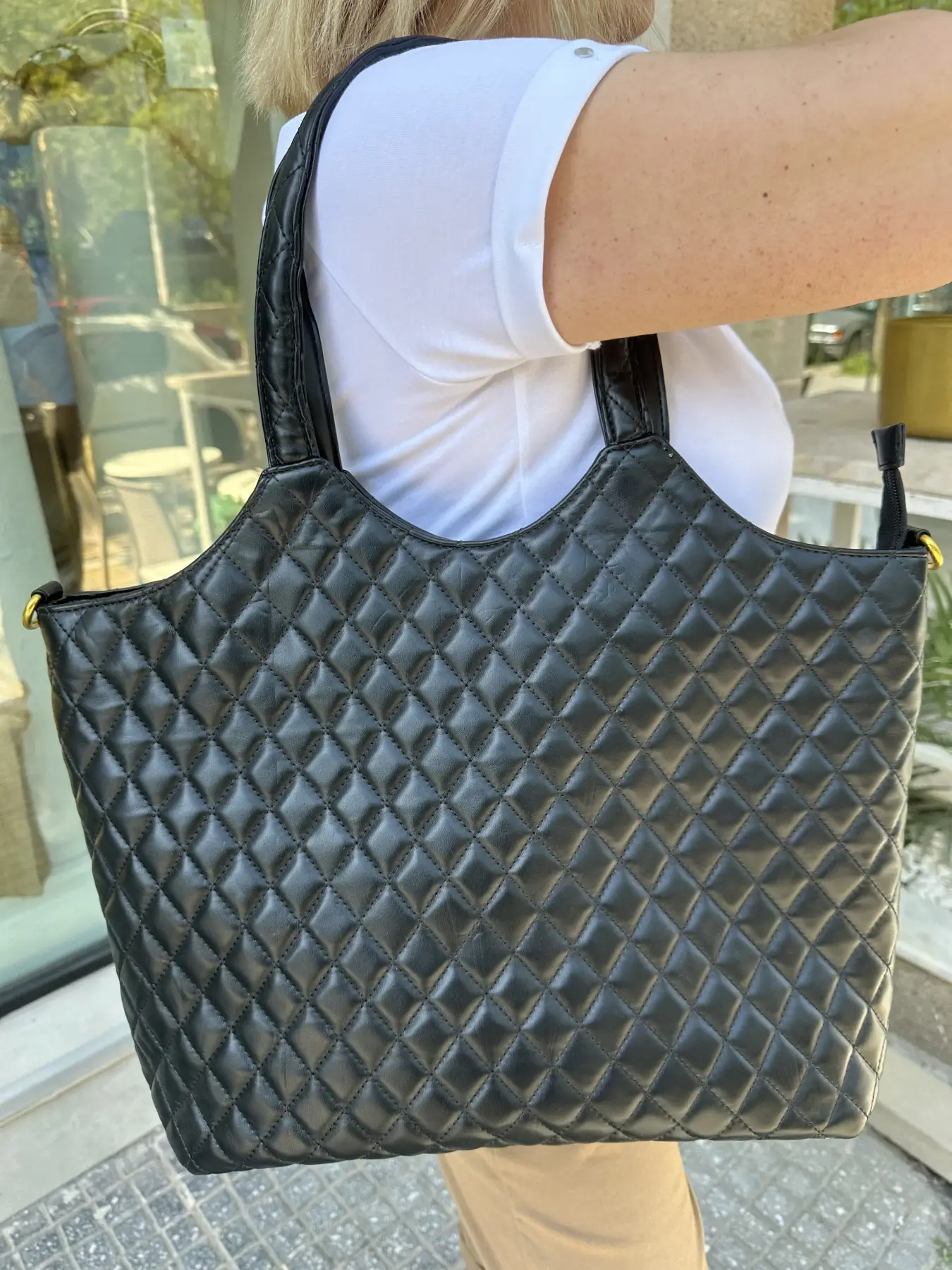 Μάυρη δερματίνη τσάντα με λουράκι