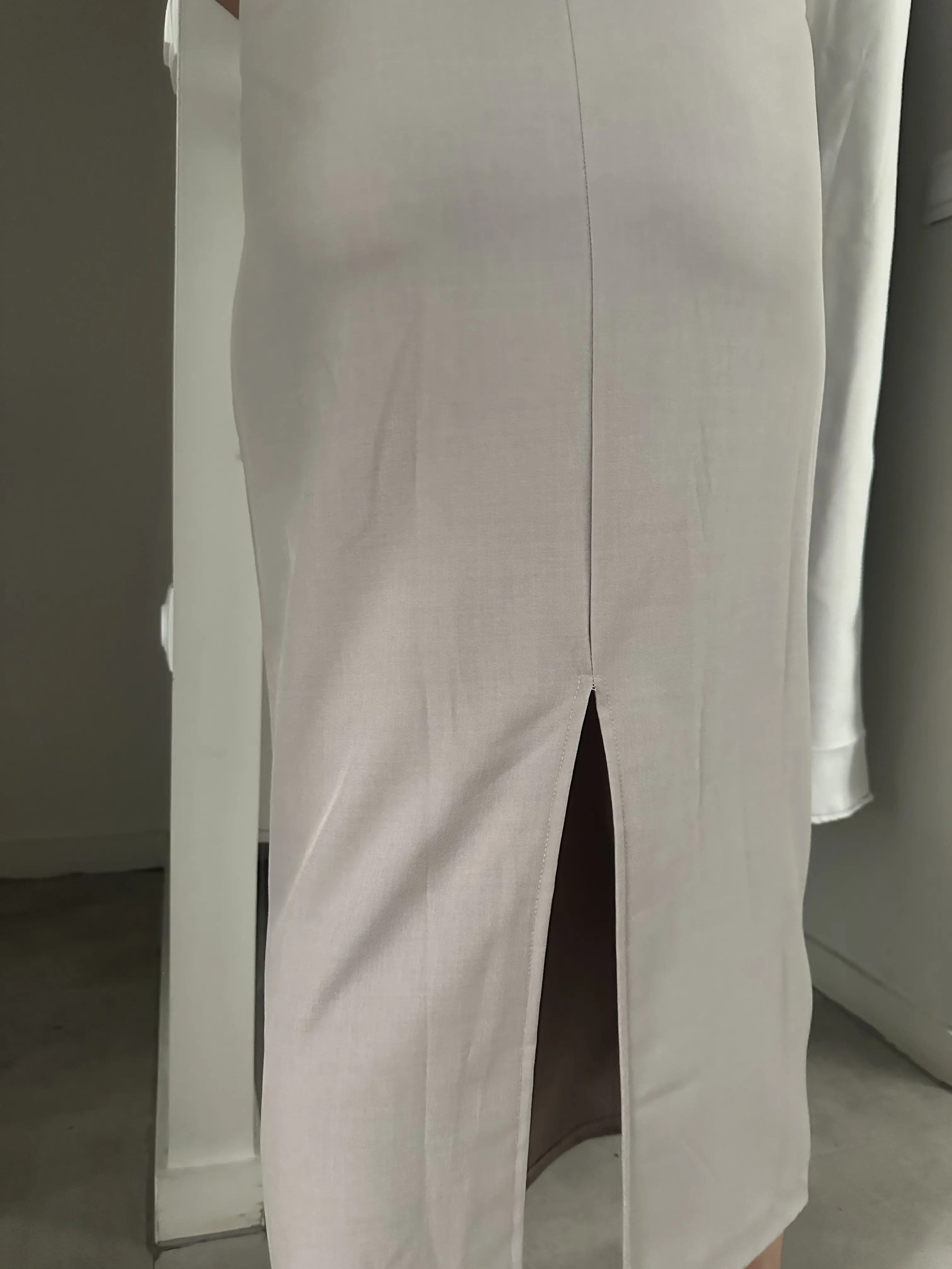 φούστα με σκίσιμο και κορδόνι δέσιμο