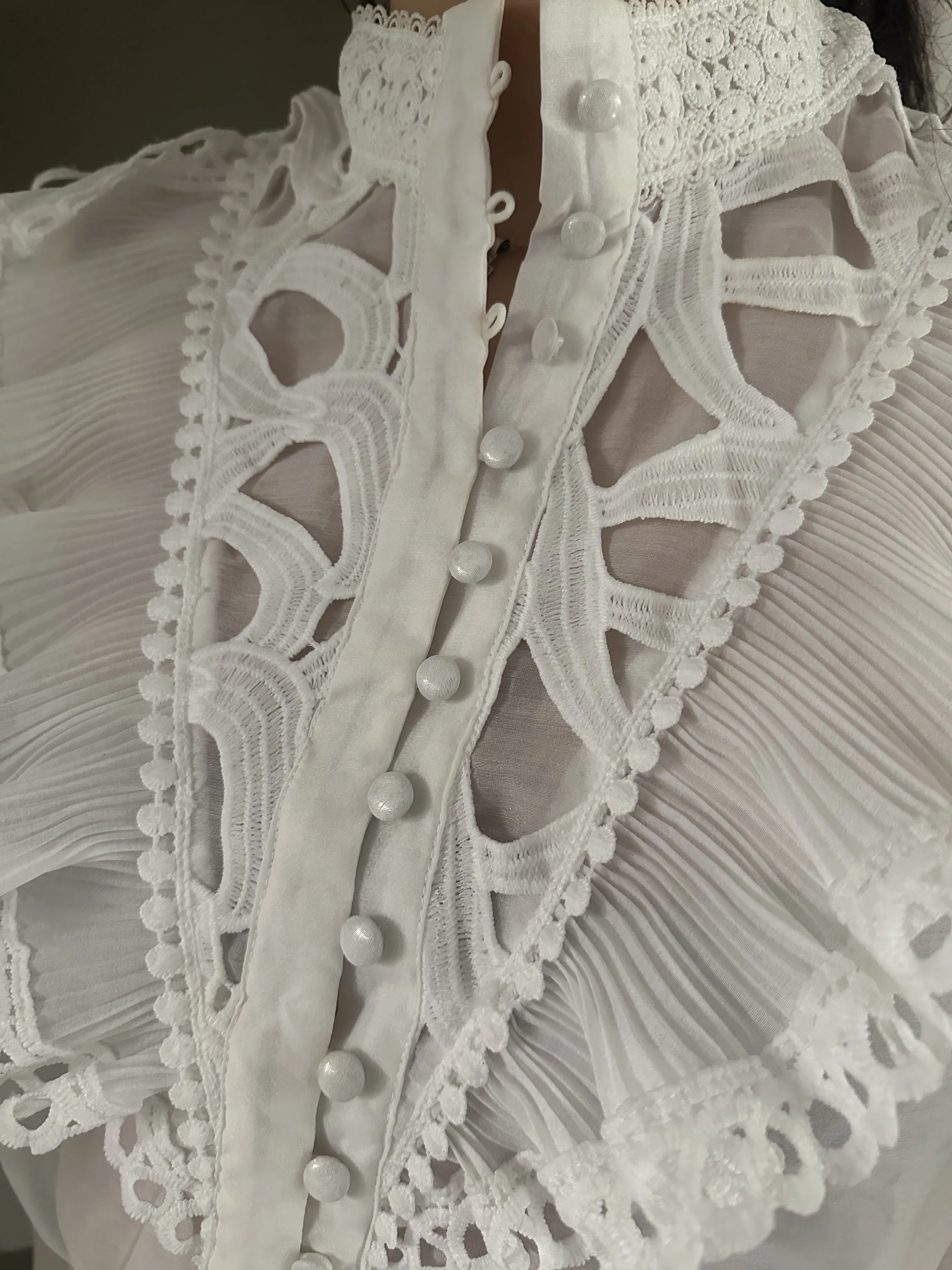 λευκό κοντομάνικο πουκάμισο με κέντημα και διάτρητο σχέδιο