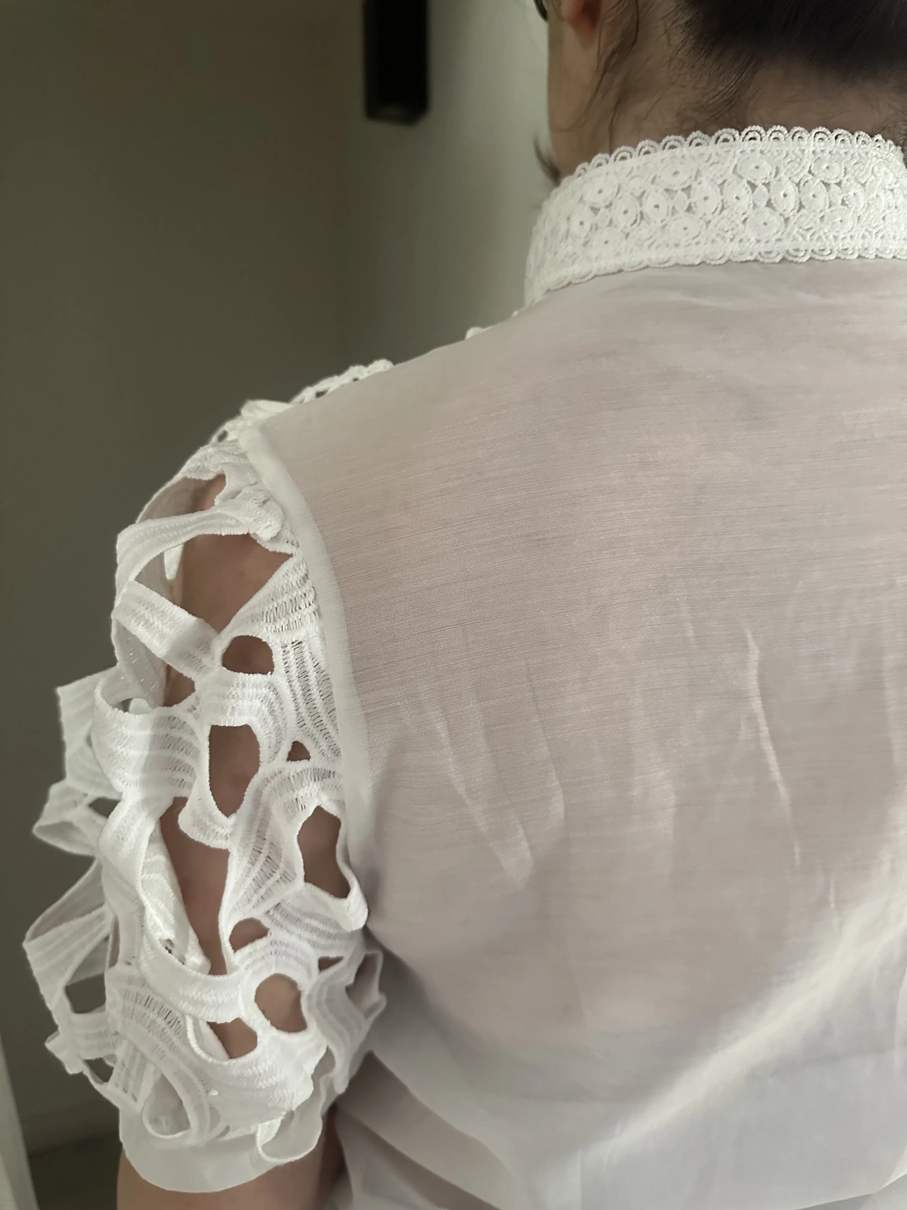 λευκό κοντομάνικο πουκάμισο με κέντημα και διάτρητο σχέδιο