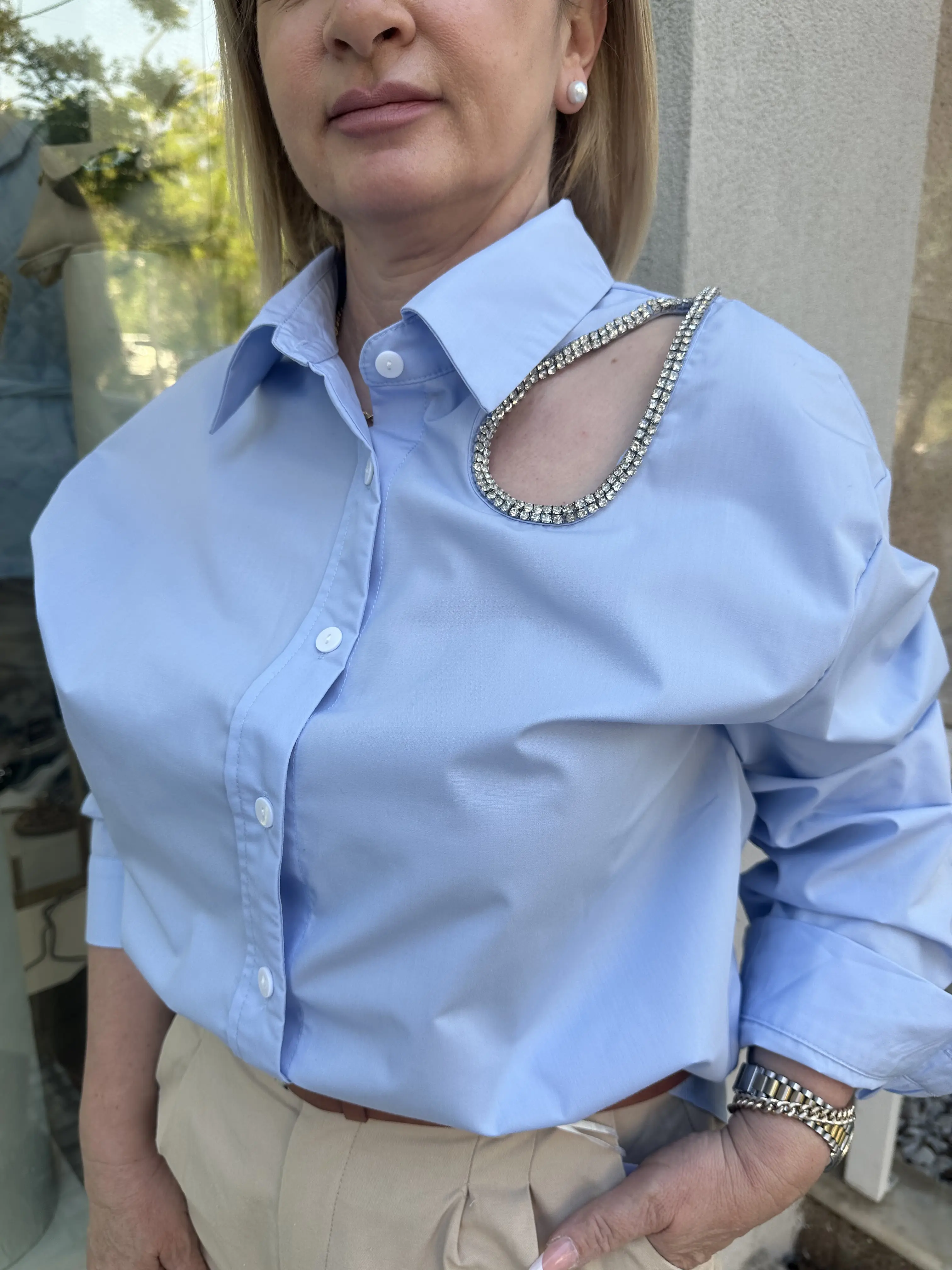 γαλάζιο πουκάμισο με άνοιγμα στράς