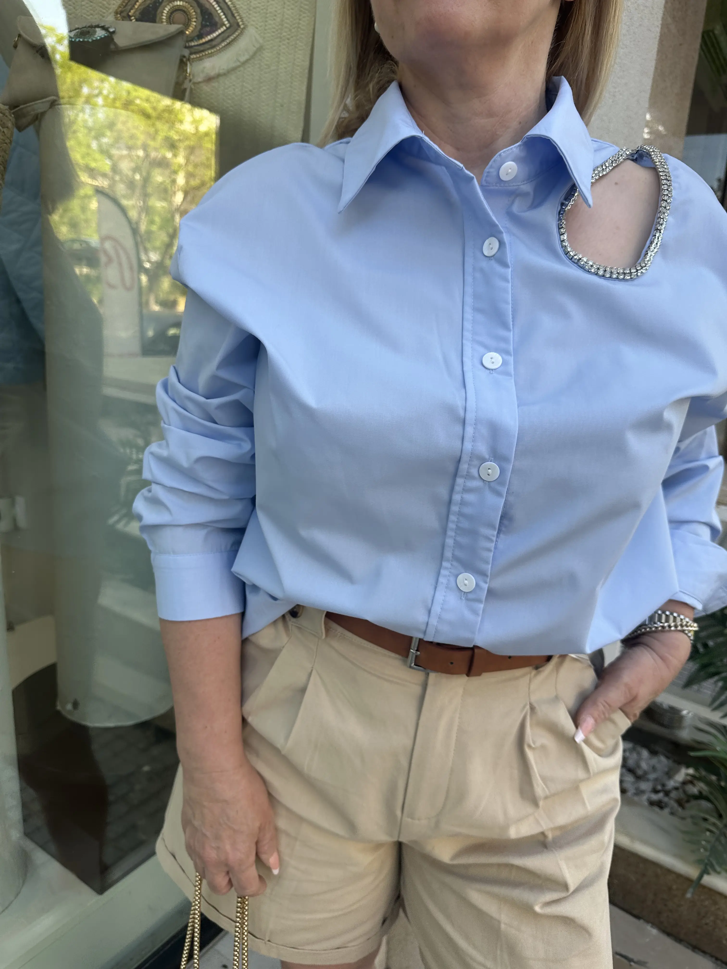 γαλάζιο πουκάμισο με άνοιγμα στράς