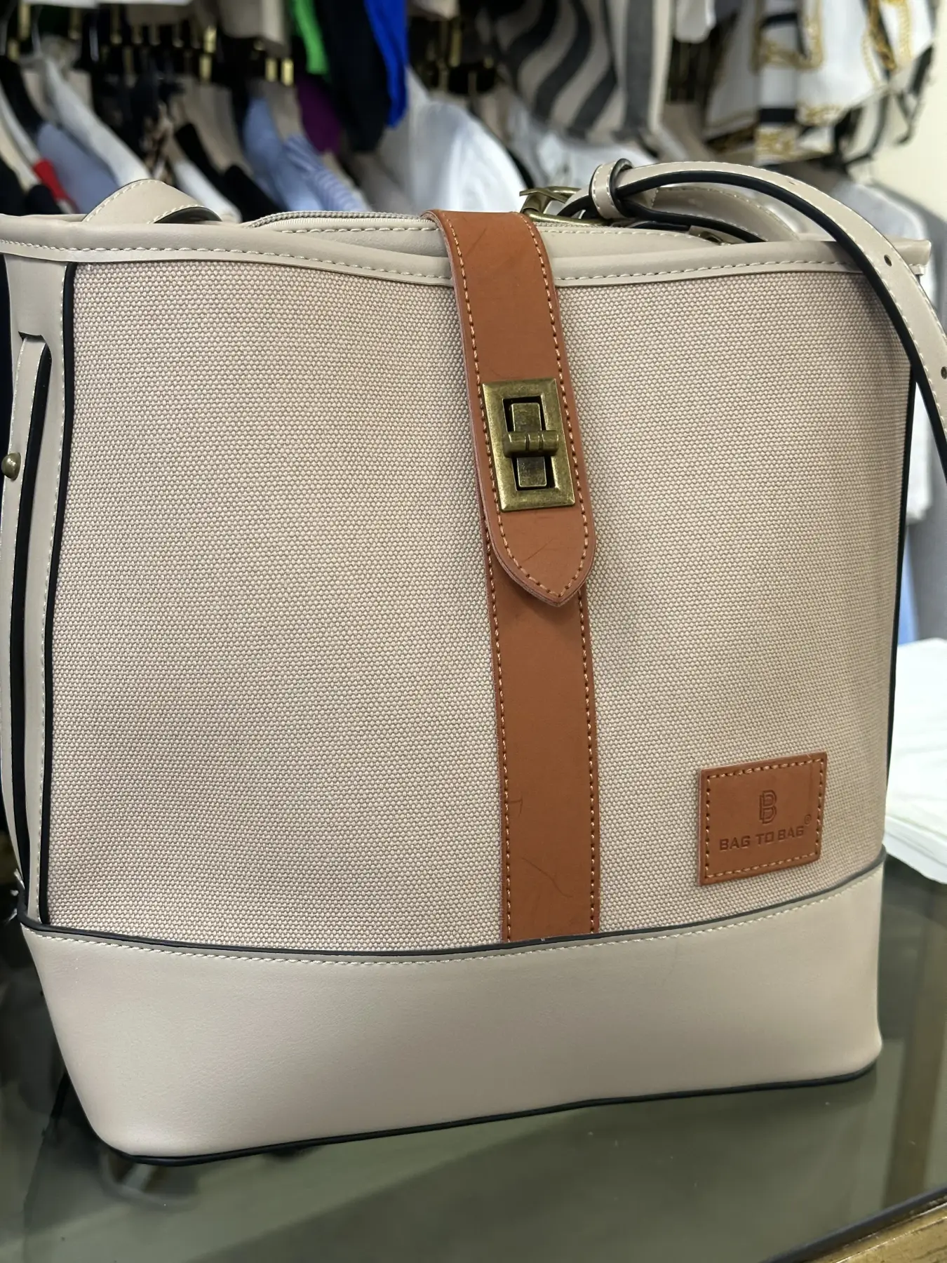 κάμελ τσάντα χιαστί με λουράκι