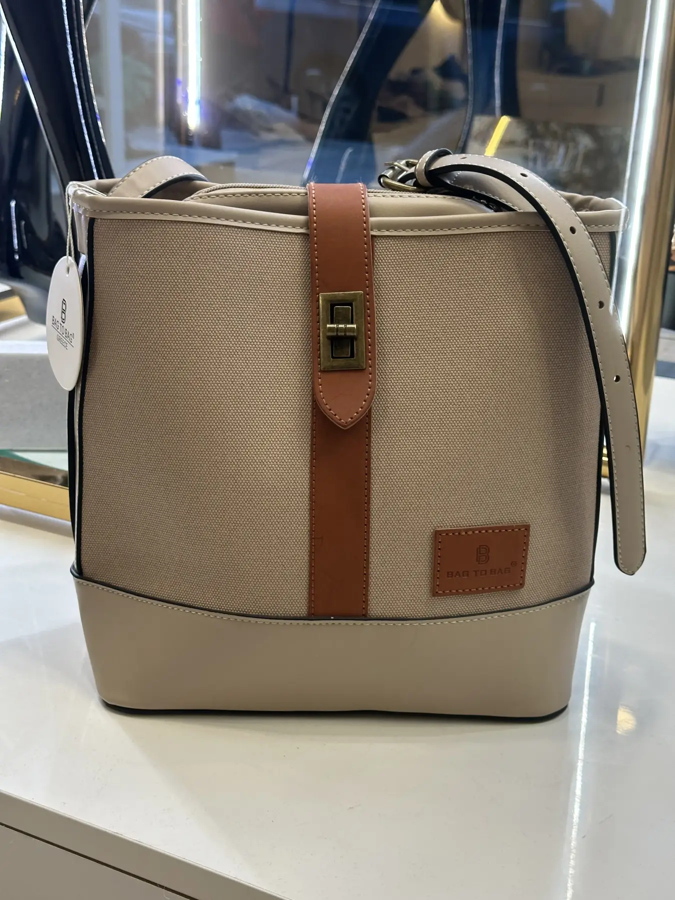 κάμελ τσάντα χιαστί με λουράκι