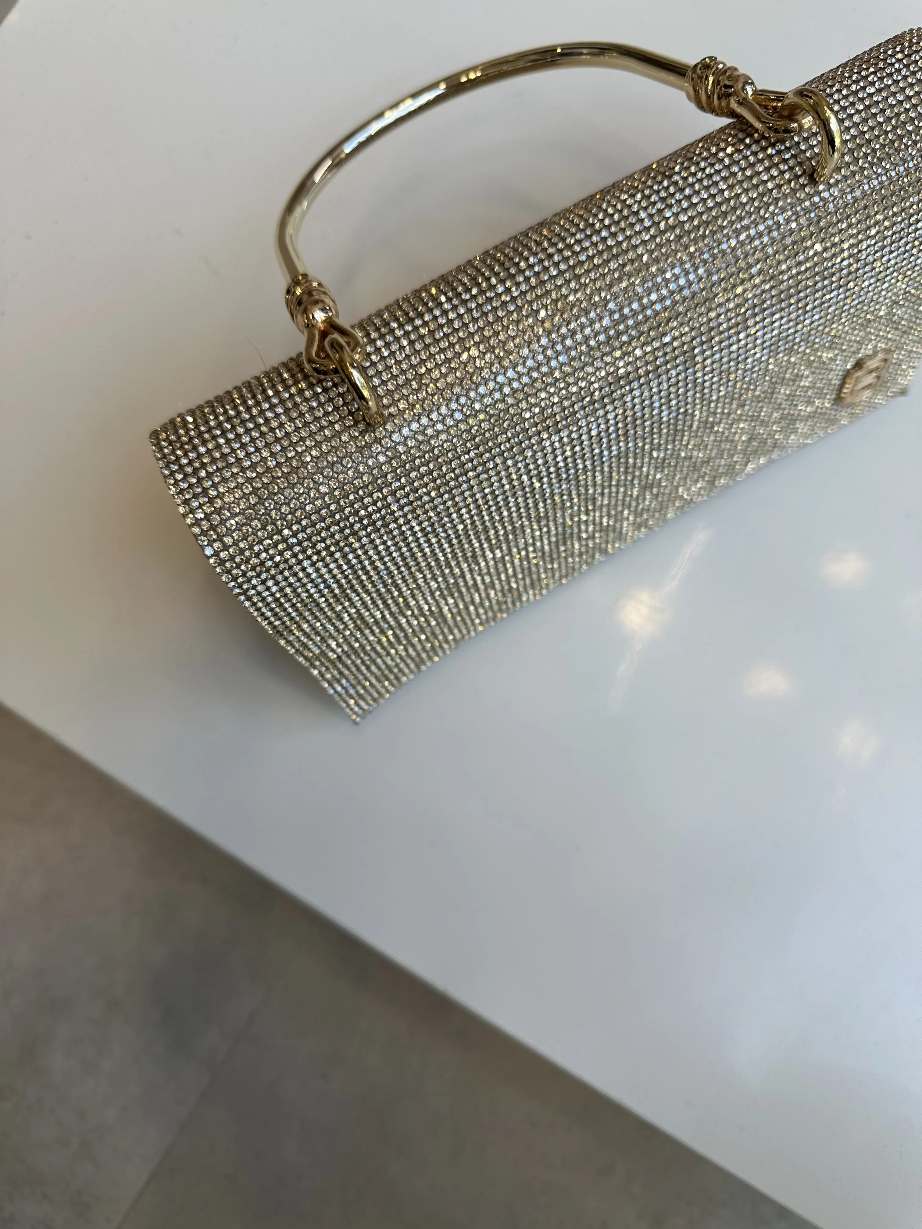 Τσαντάκι με στράς και χρυσό χερούλι