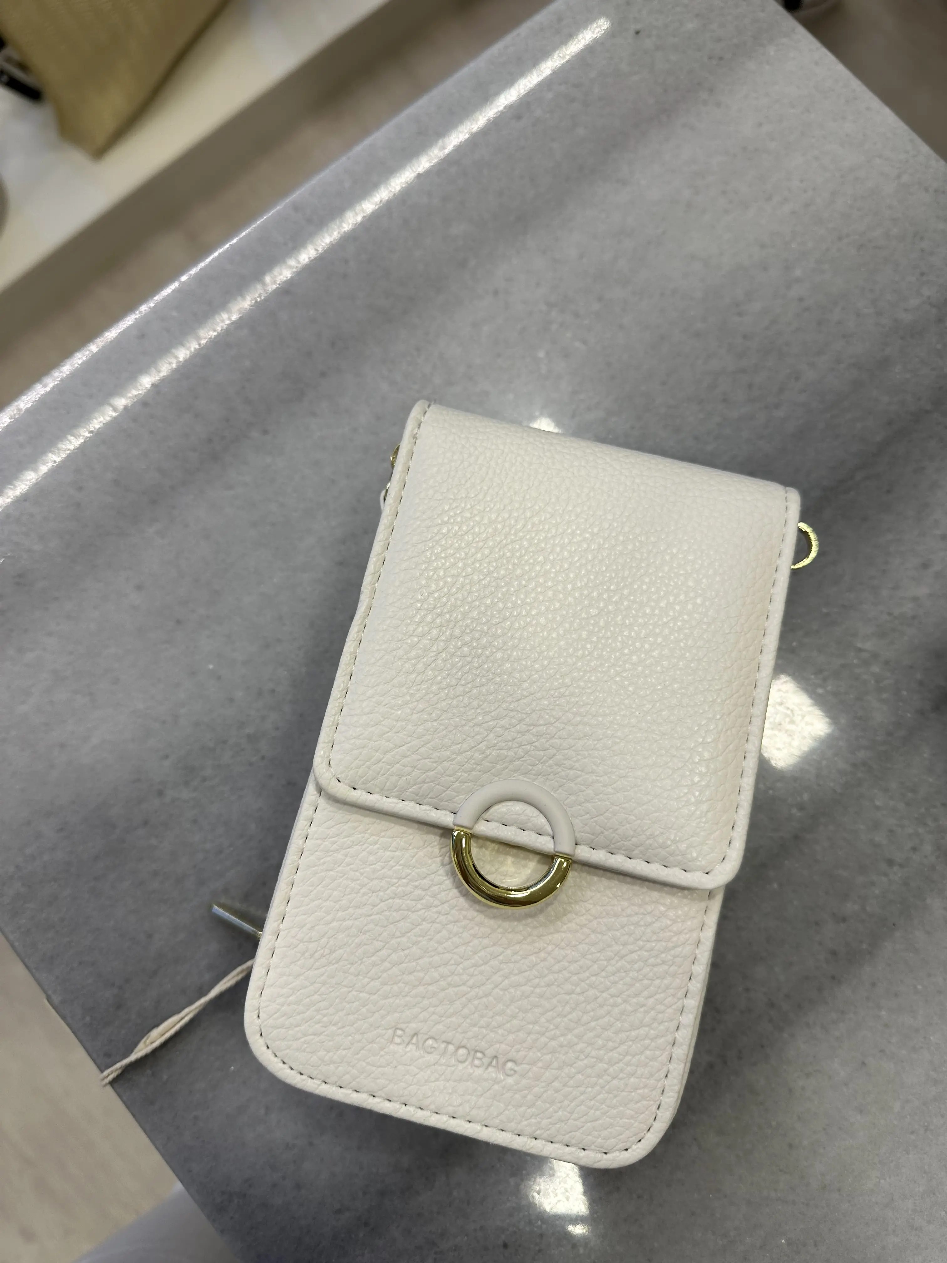 Τσαντάκι λευκό με λουράκι