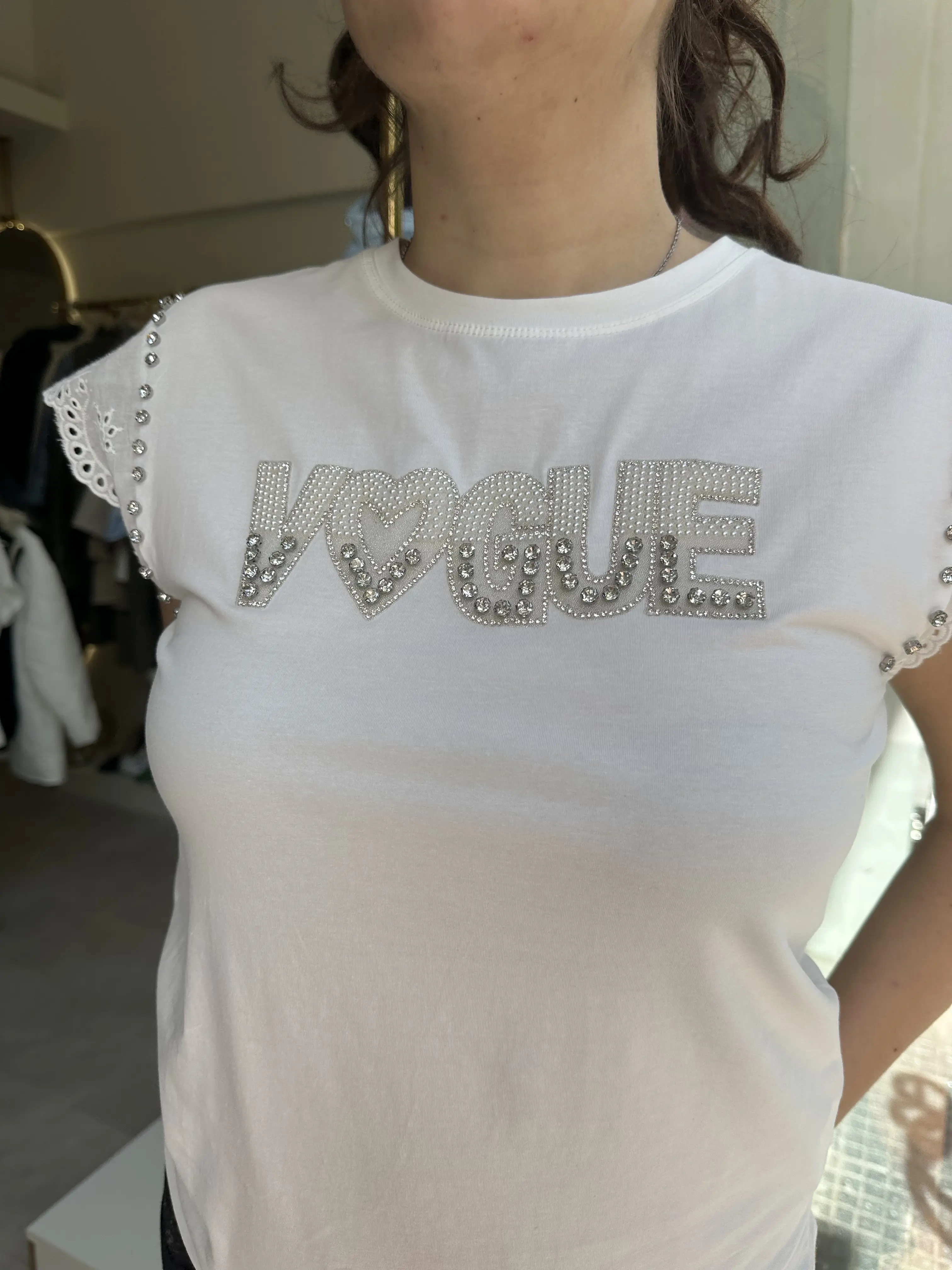 Κοντομάνικη μπλούζα με λεπτομέρεια τύπωμα λογότυπο και χάντρες