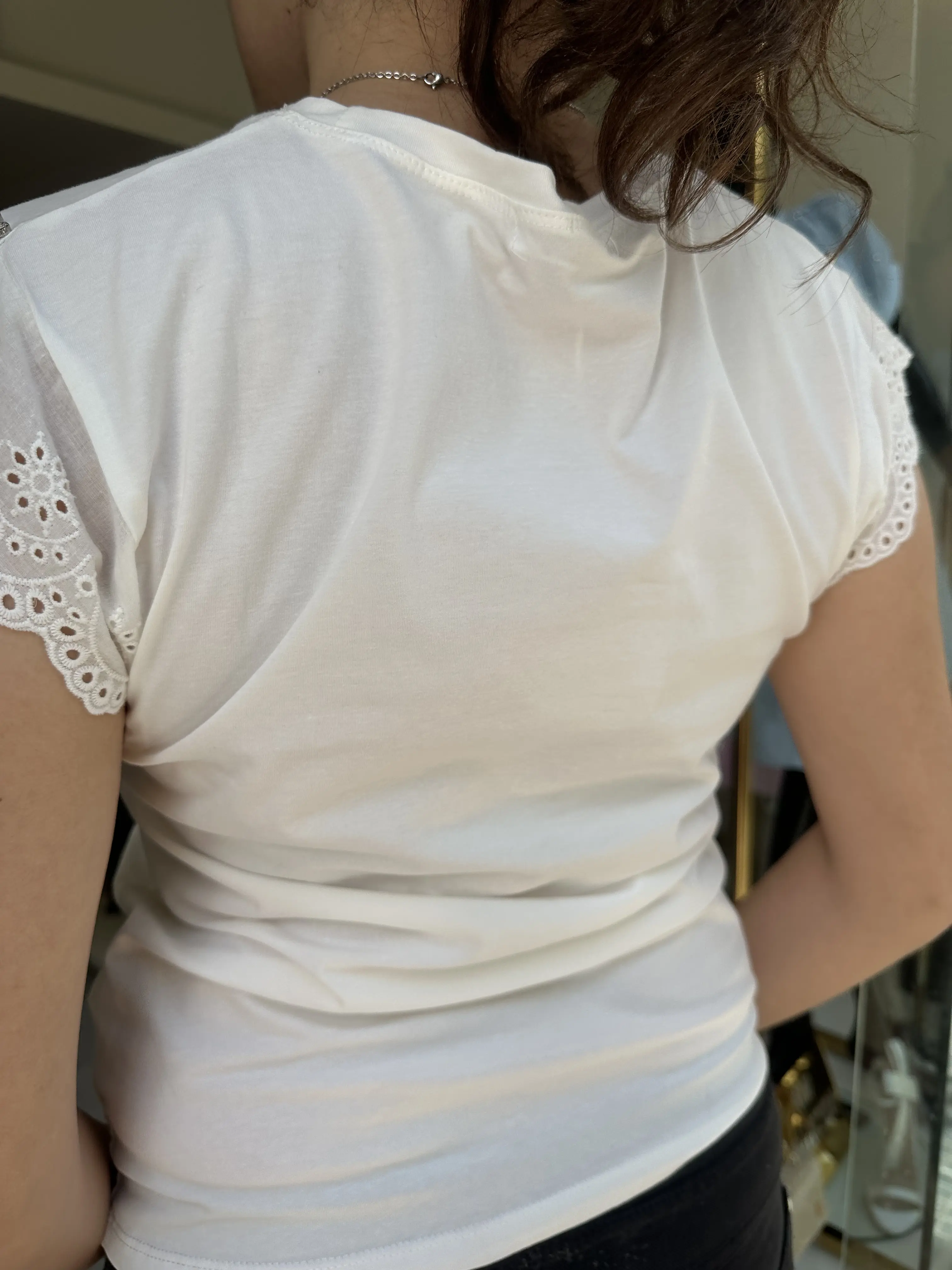 Κοντομάνικη μπλούζα με λεπτομέρεια τύπωμα λογότυπο και χάντρες