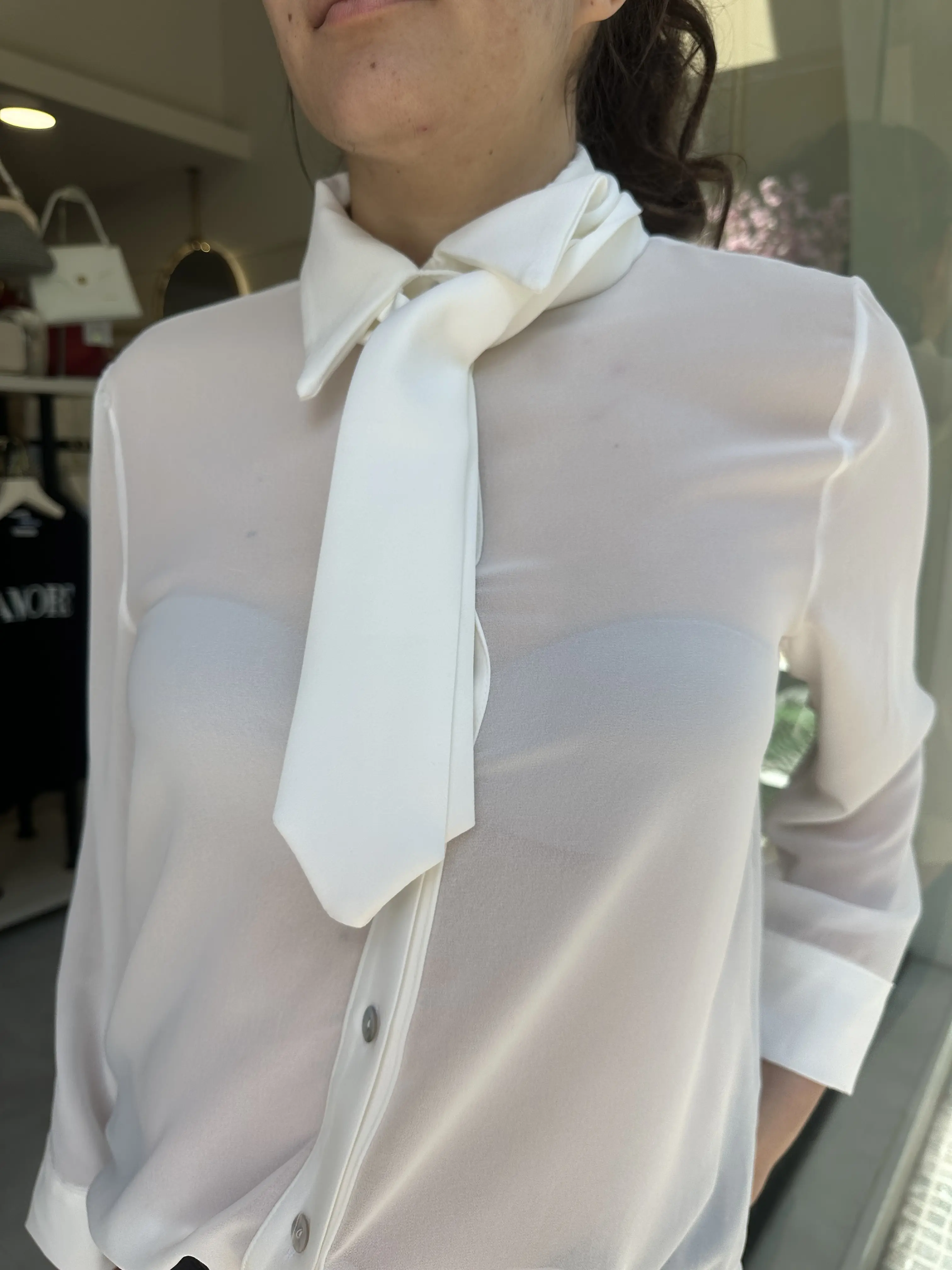 Λευκό διάφανο πουκάμισο με γραβάτα