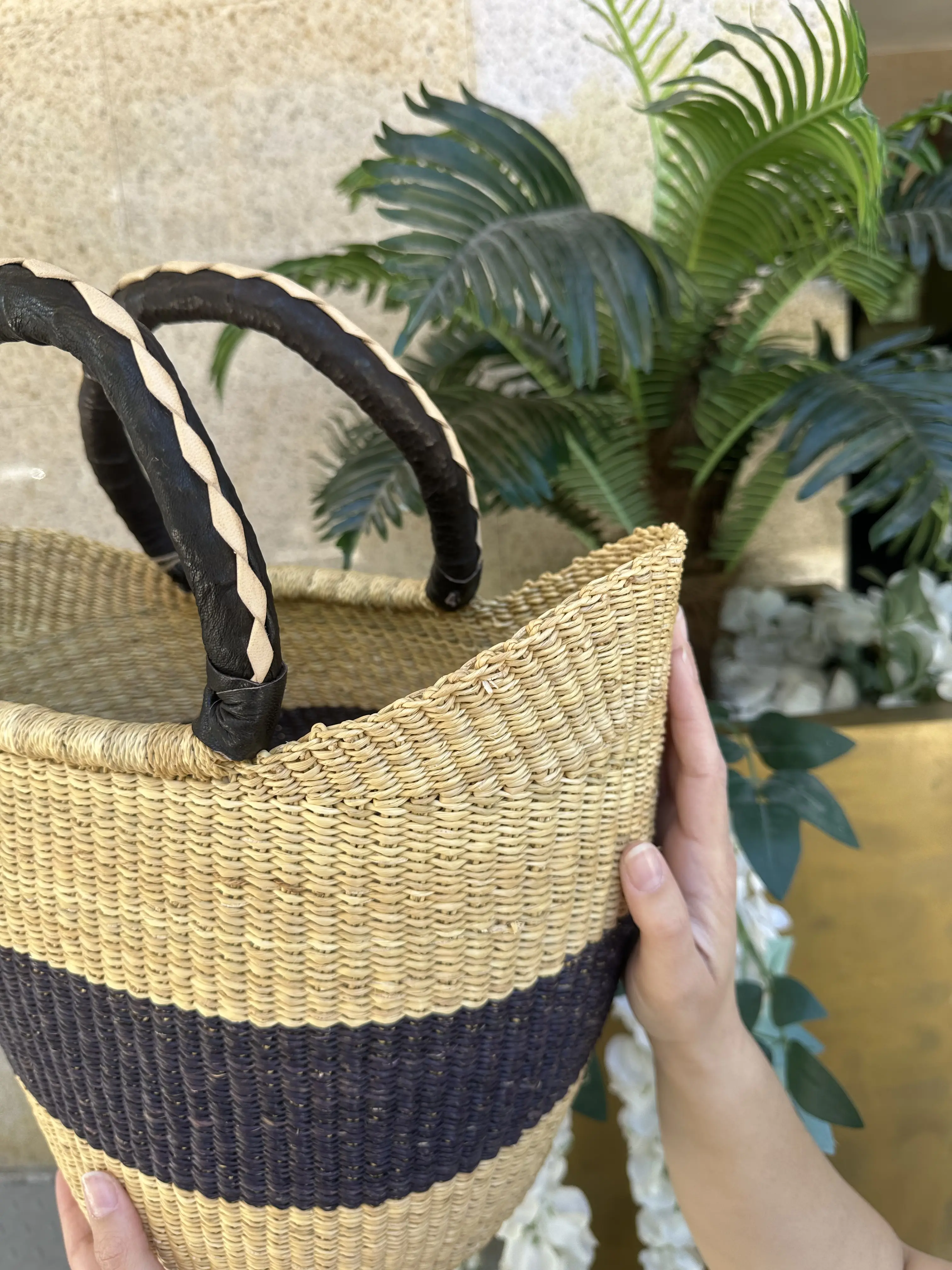 Χειροποίητη Ψάθινη Τσάντα με Μαύρη Ρίγα και Δερμάτινα Χερούλια