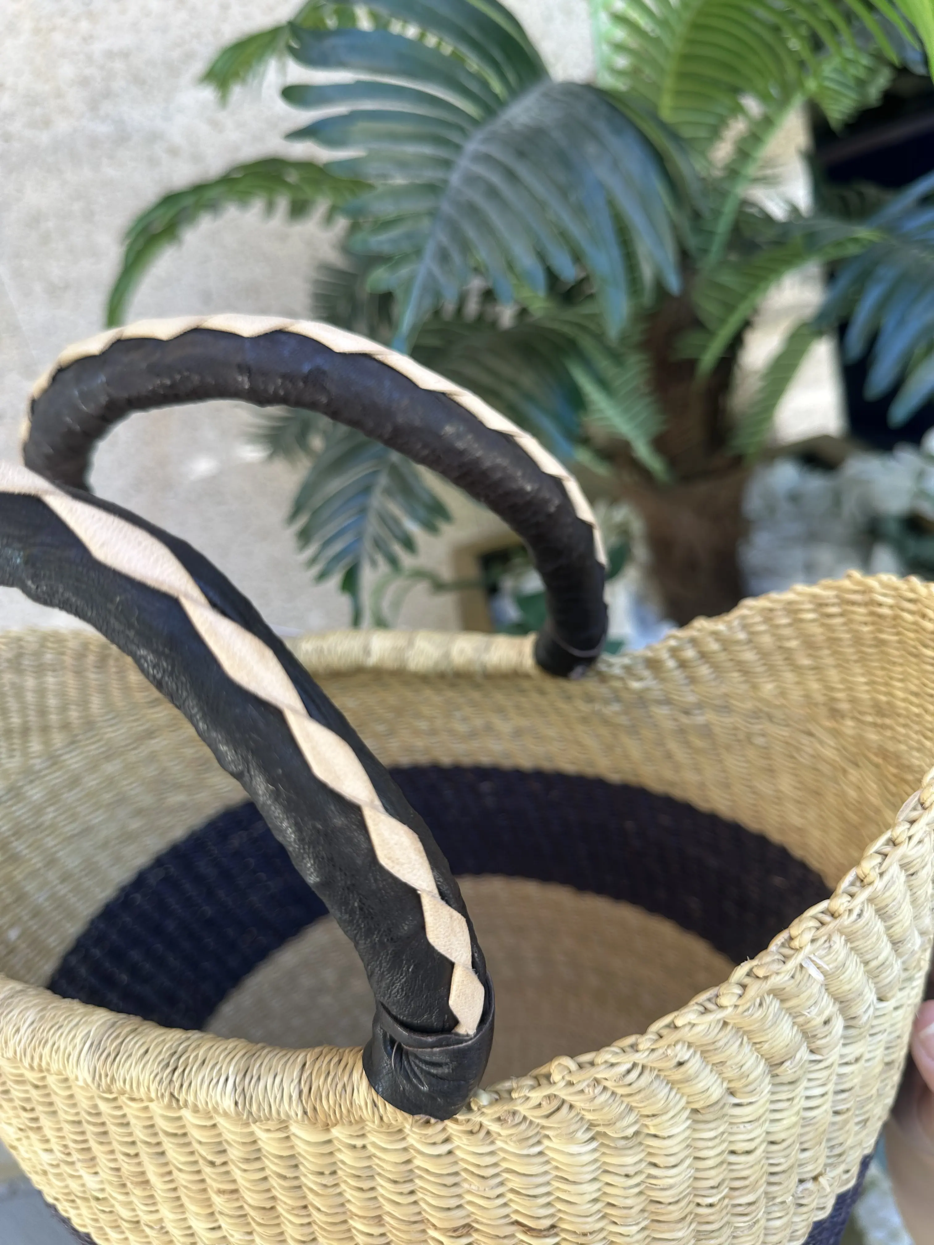 Χειροποίητη Ψάθινη Τσάντα με Μαύρη Ρίγα και Δερμάτινα Χερούλια