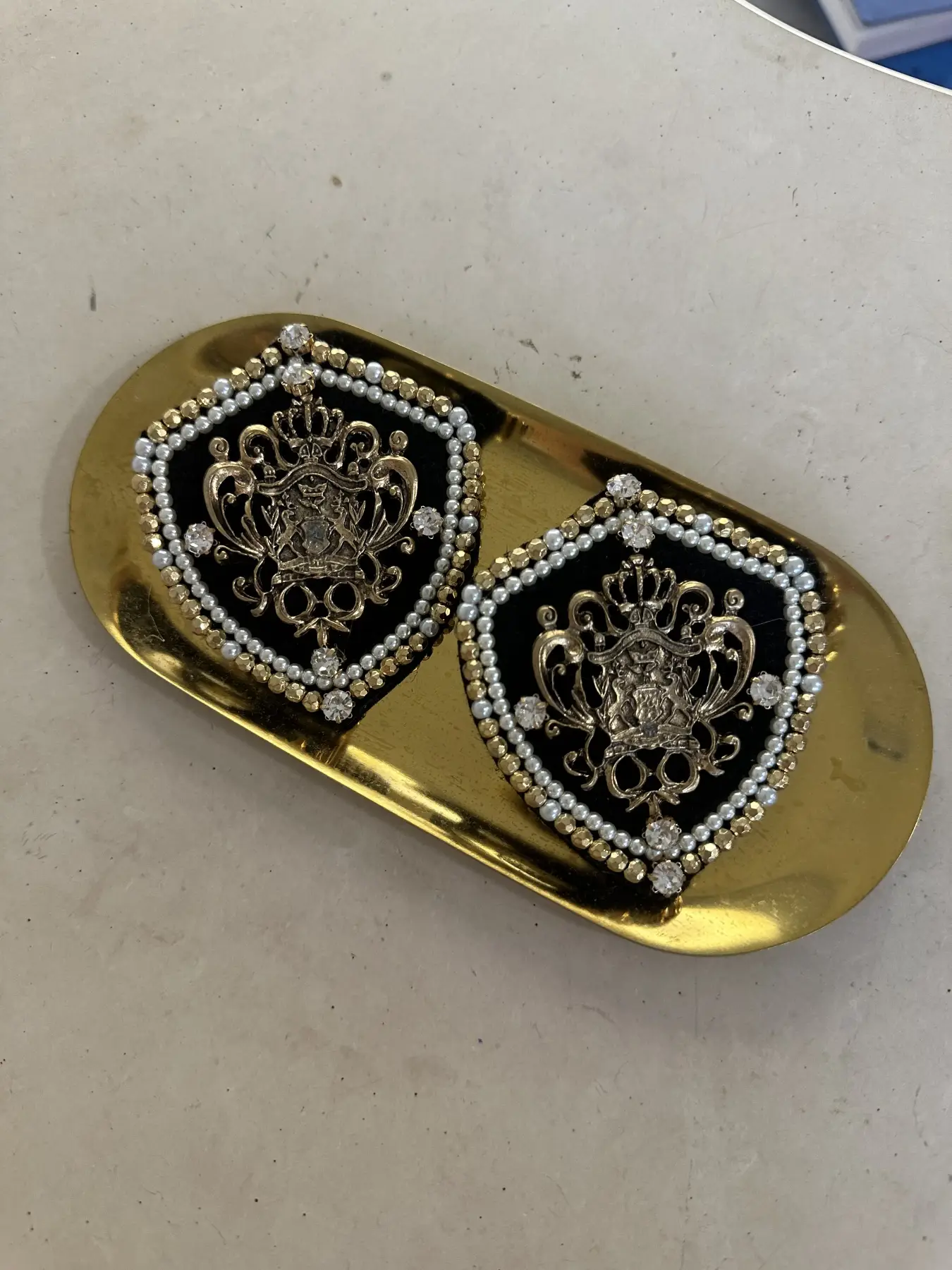 Καρφίτσα Queen