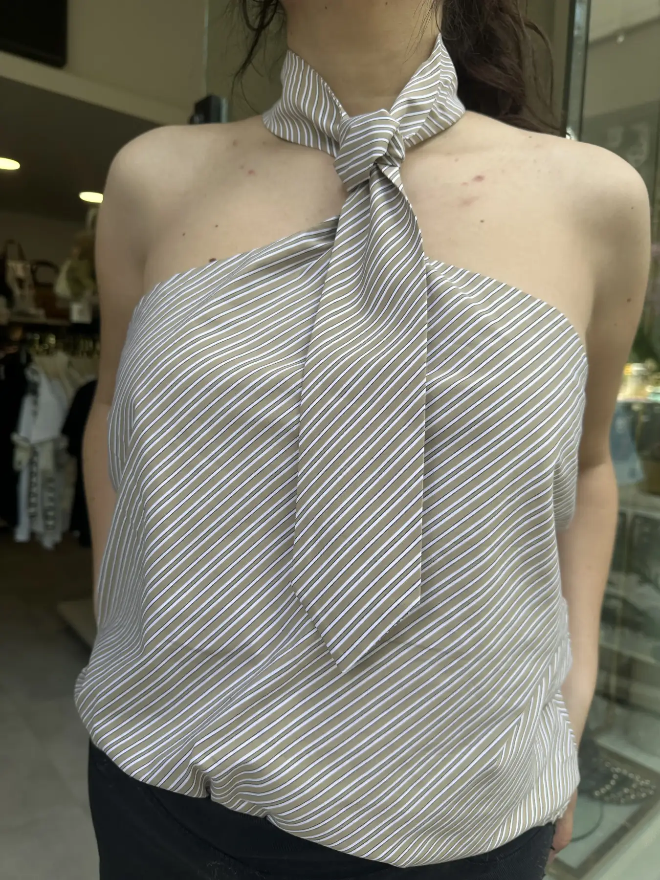 Μπλούζα Με Δέσιμο Στον Λαιμό Στυλ Γραβάτας