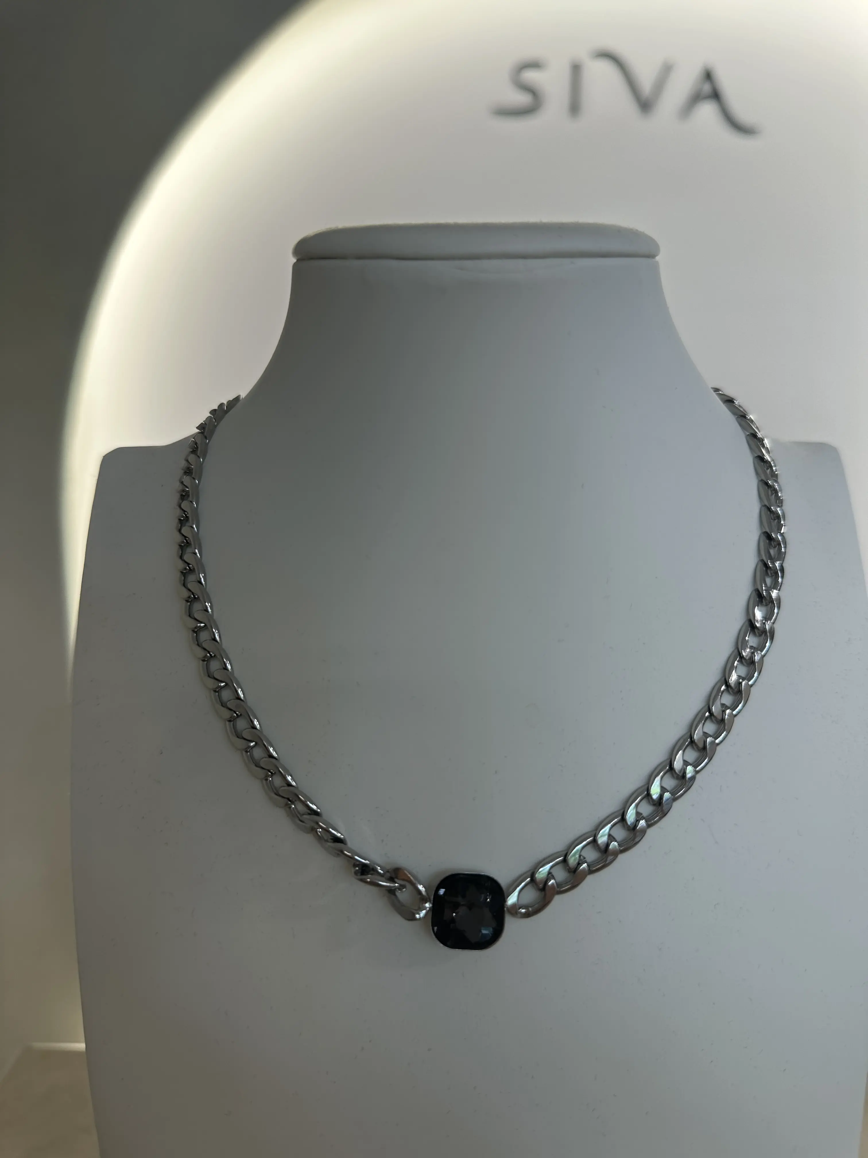 Ασημί Κολιέ Αλυσίδα Με Μαύρη Πέτρα