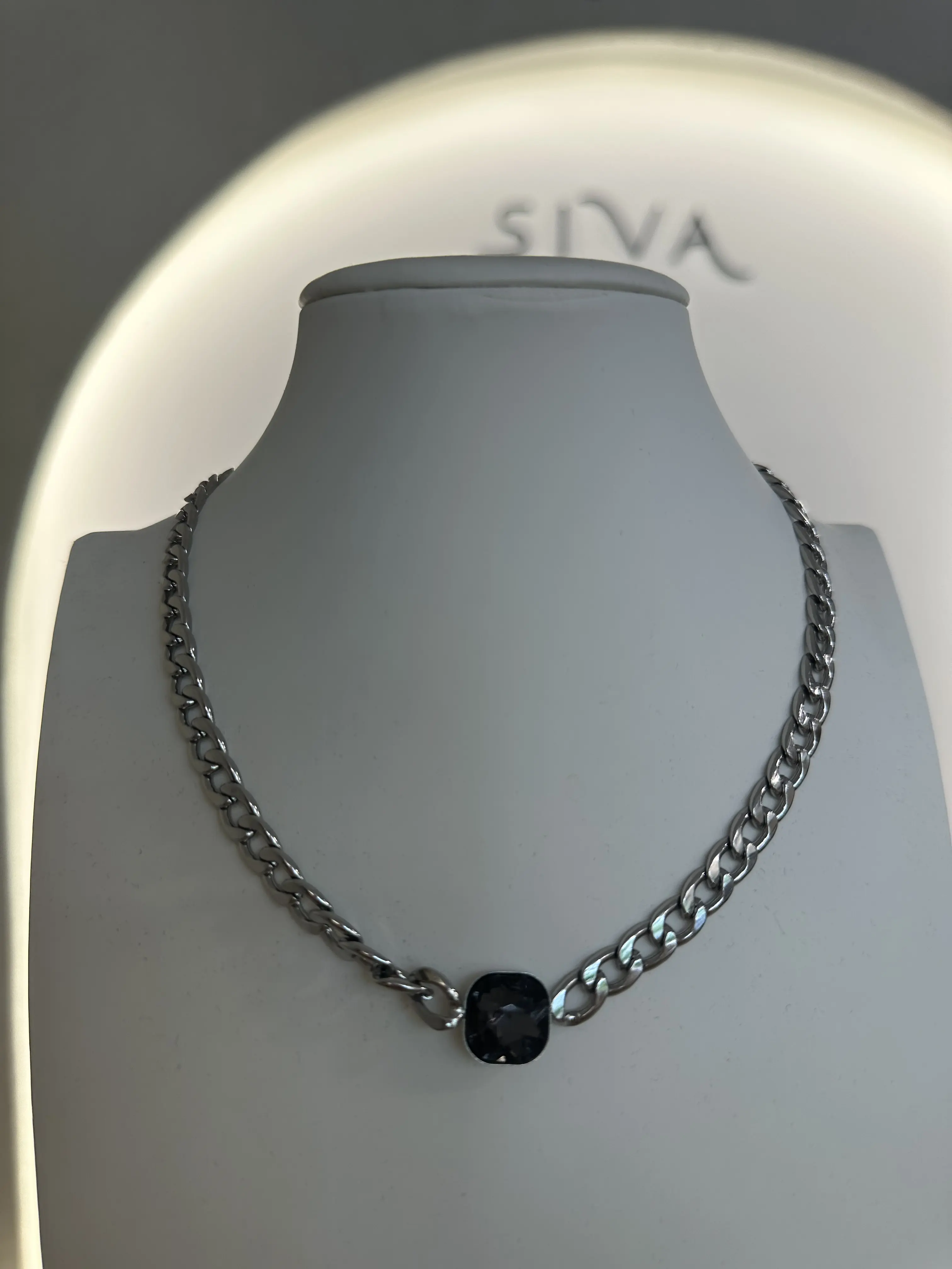 Ασημί Κολιέ Αλυσίδα Με Μαύρη Πέτρα