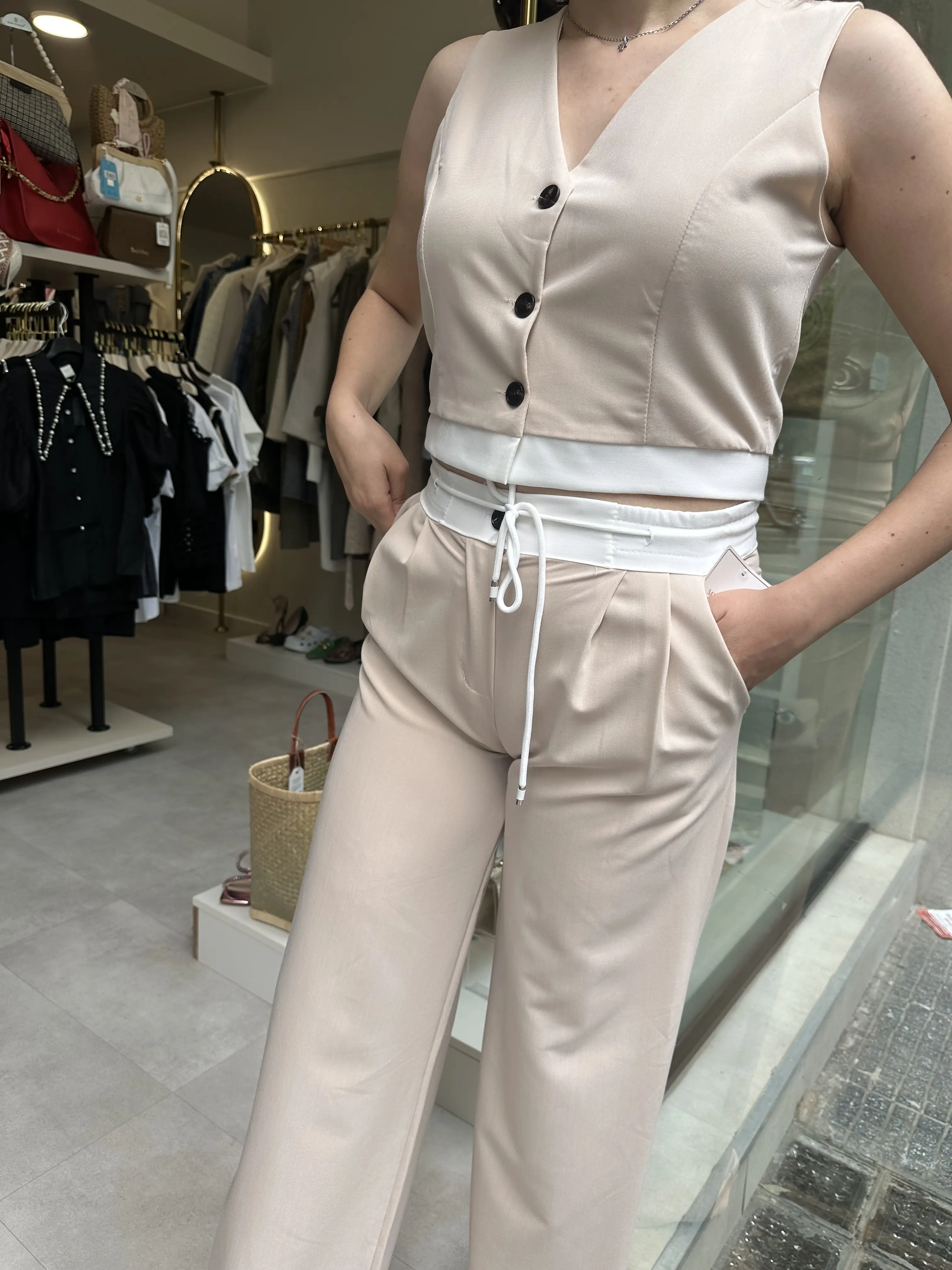 Σετ Μπεζ με Γιλέκο και Παντελόνι